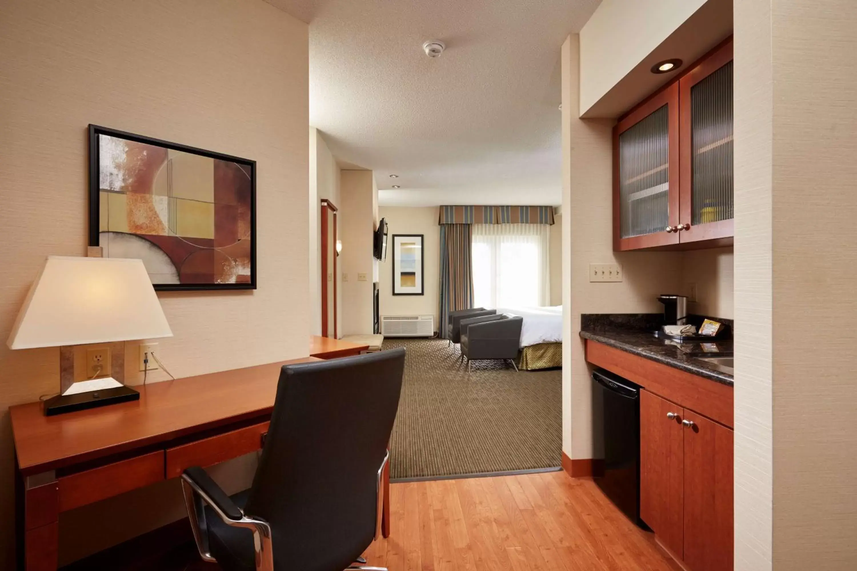 Photo of the whole room, Kitchen/Kitchenette in Best Western Plus Orangeville Inn & Suites