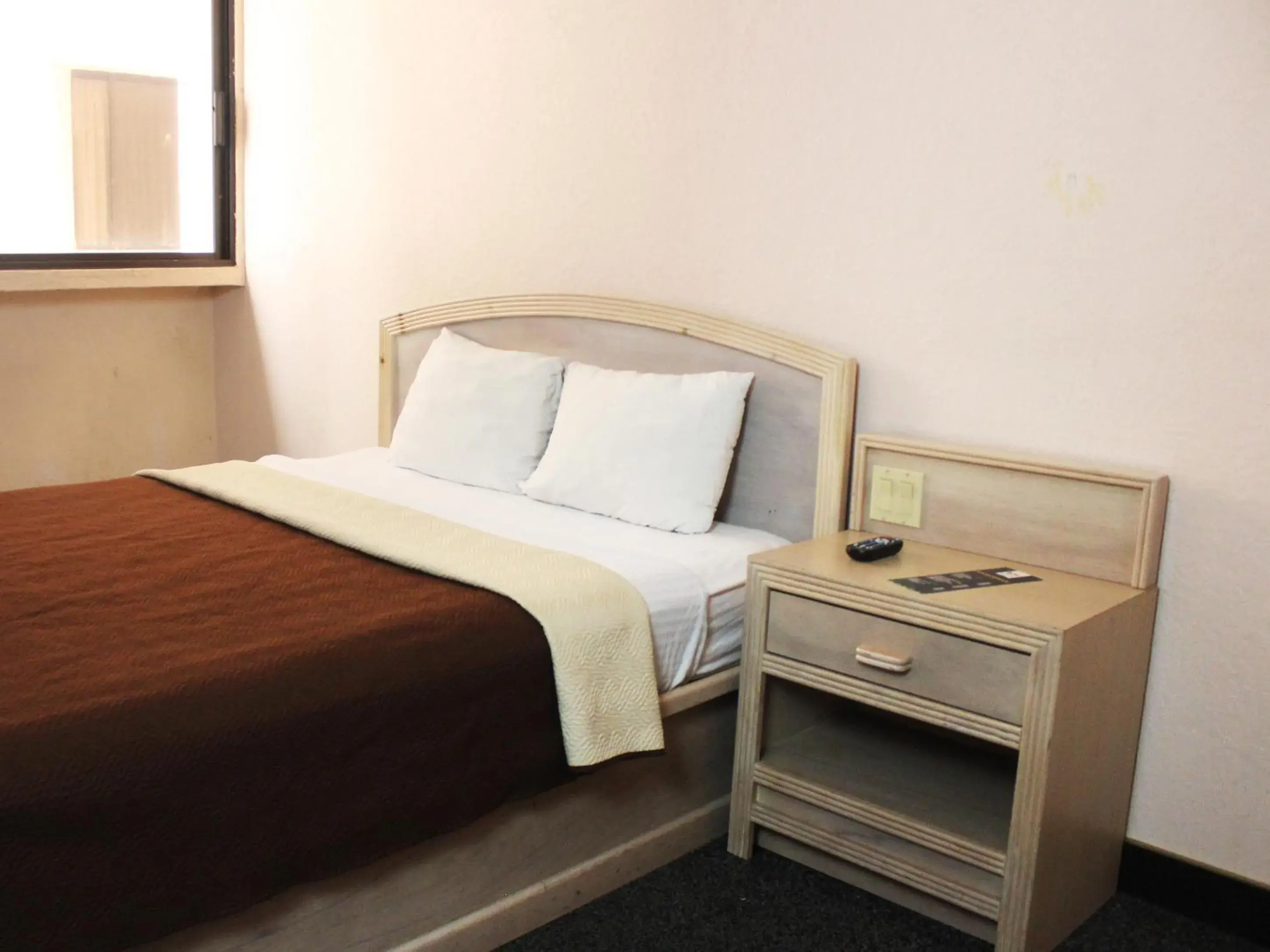 Single Room in Hotel Corona Plaza