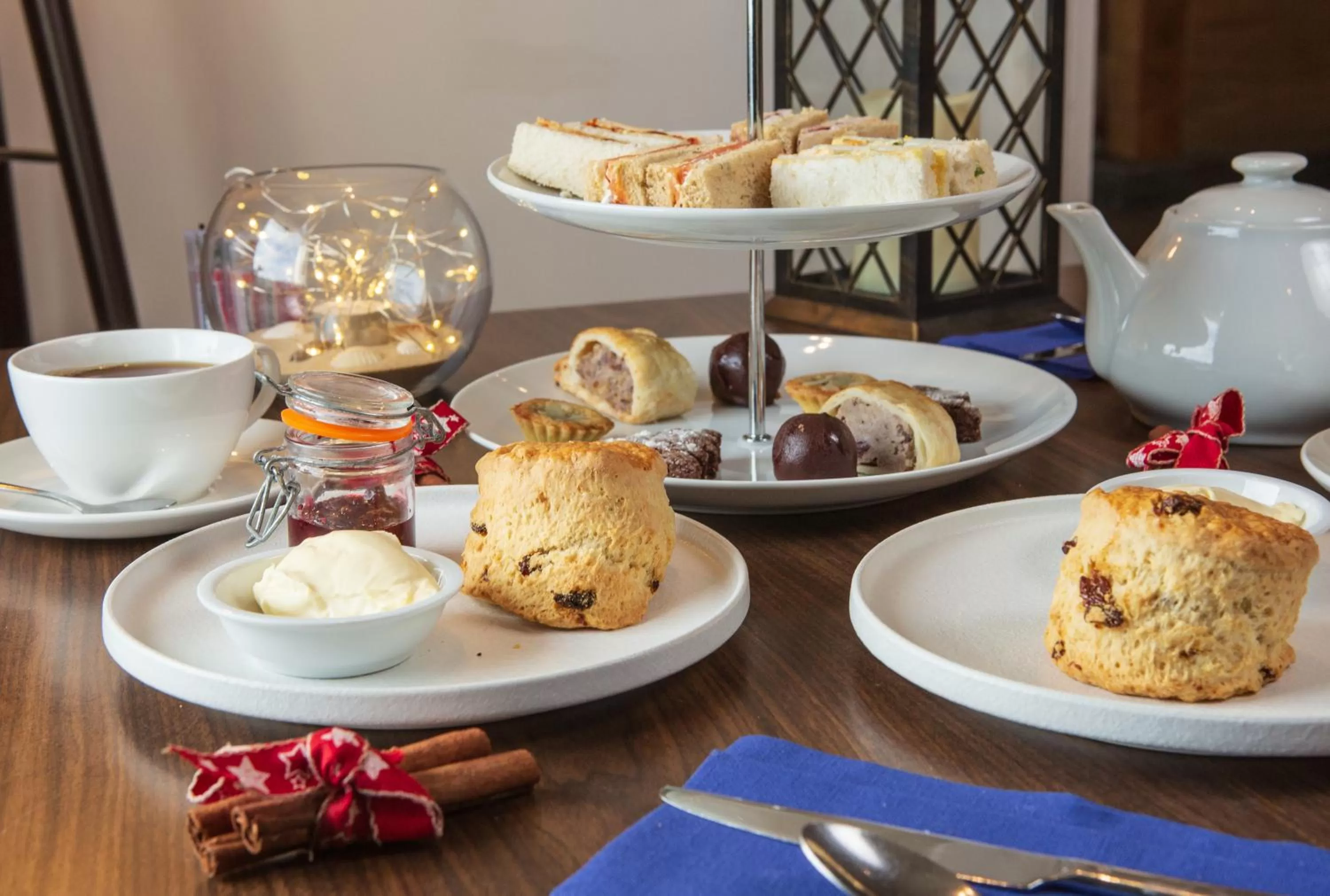 Restaurant/places to eat in The White Lion Hotel