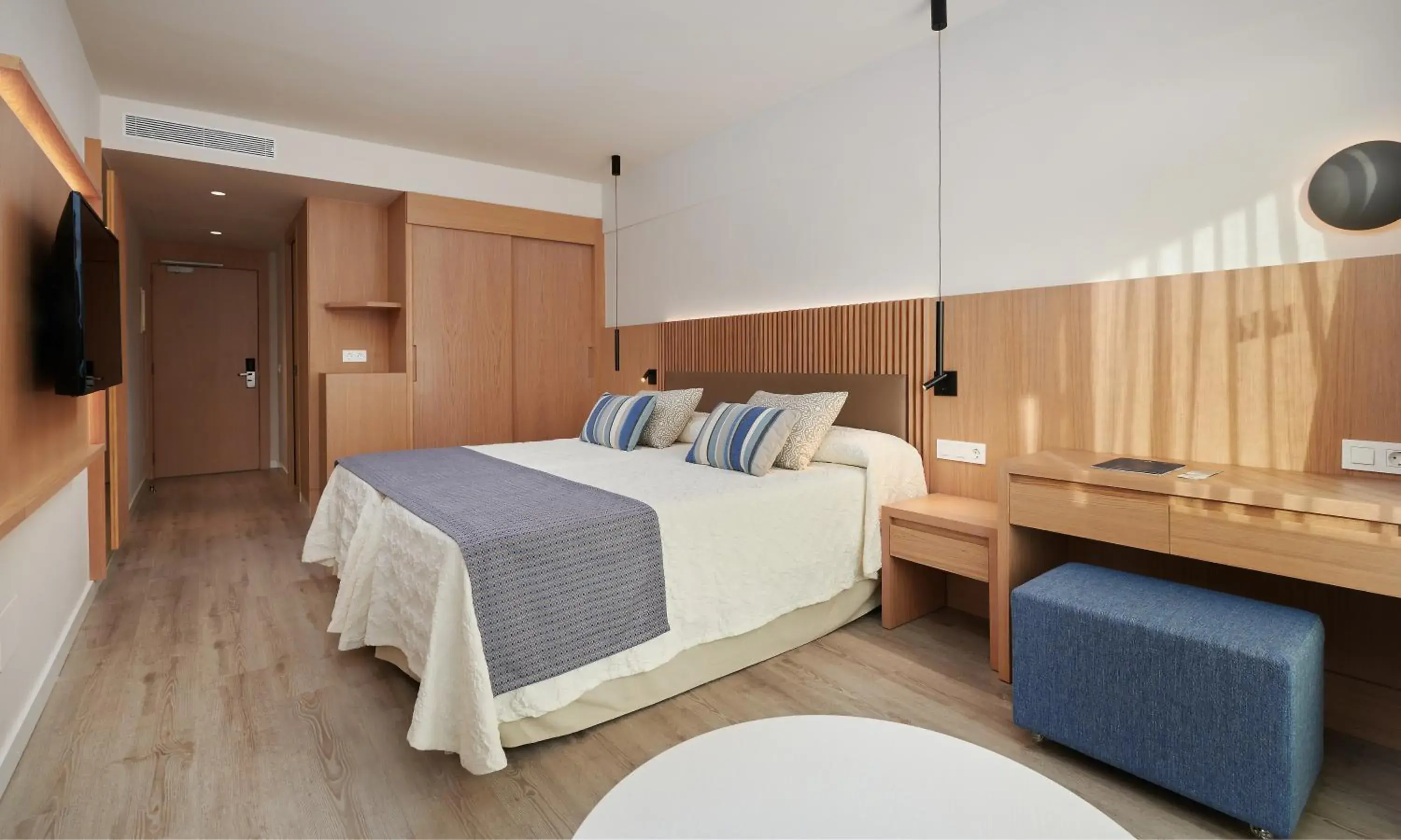 Bedroom, Bed in Hipotels Mediterraneo Hotel - Adults Only