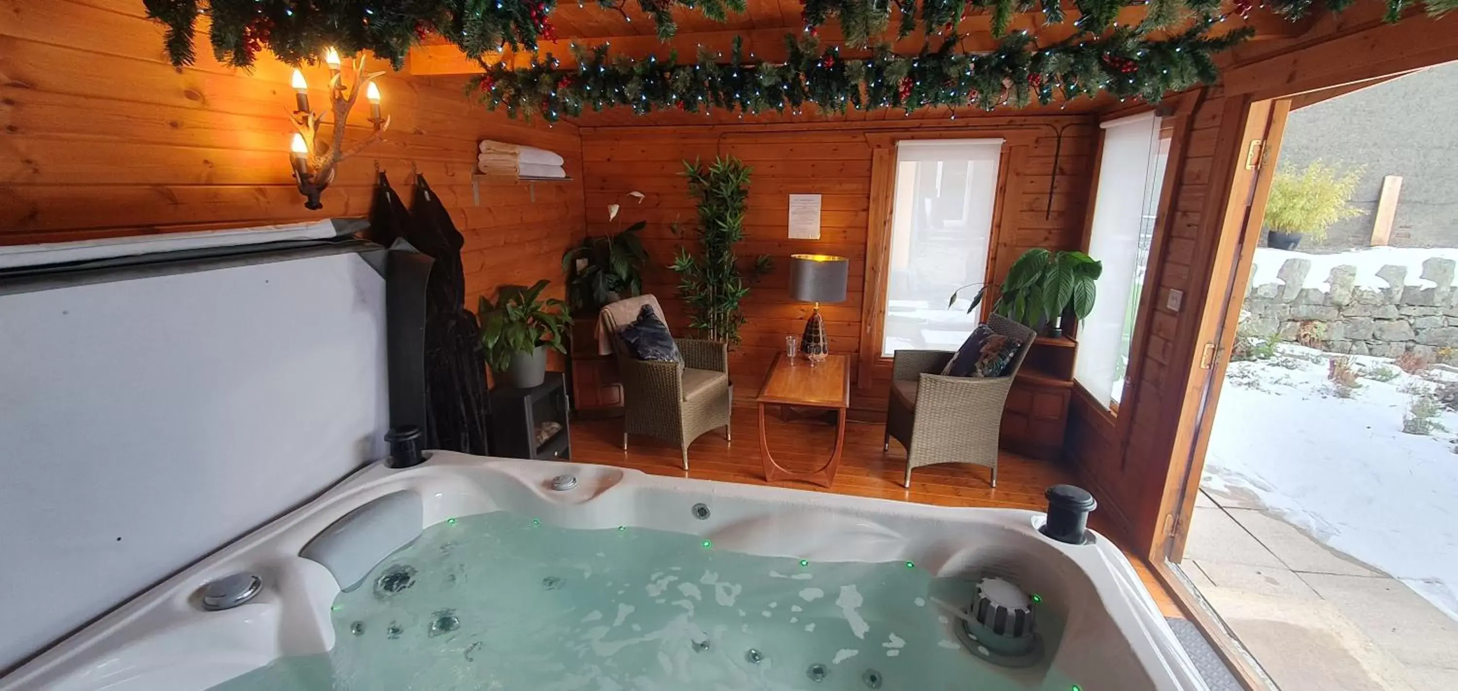 Hot Tub in Cader Suite plus Luxury Hot Tub