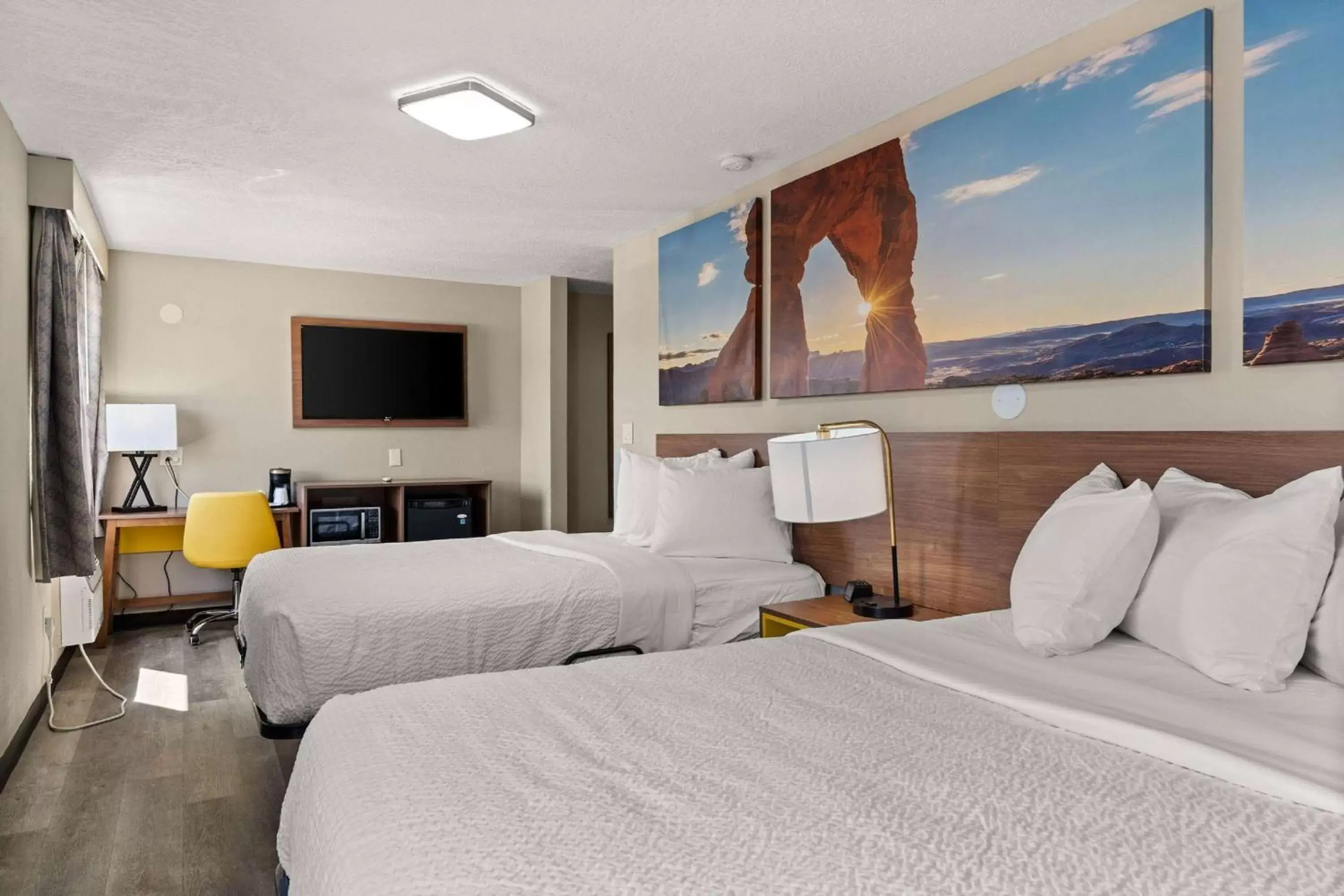 Photo of the whole room, Bed in Days Inn by Wyndham Albuquerque I-25