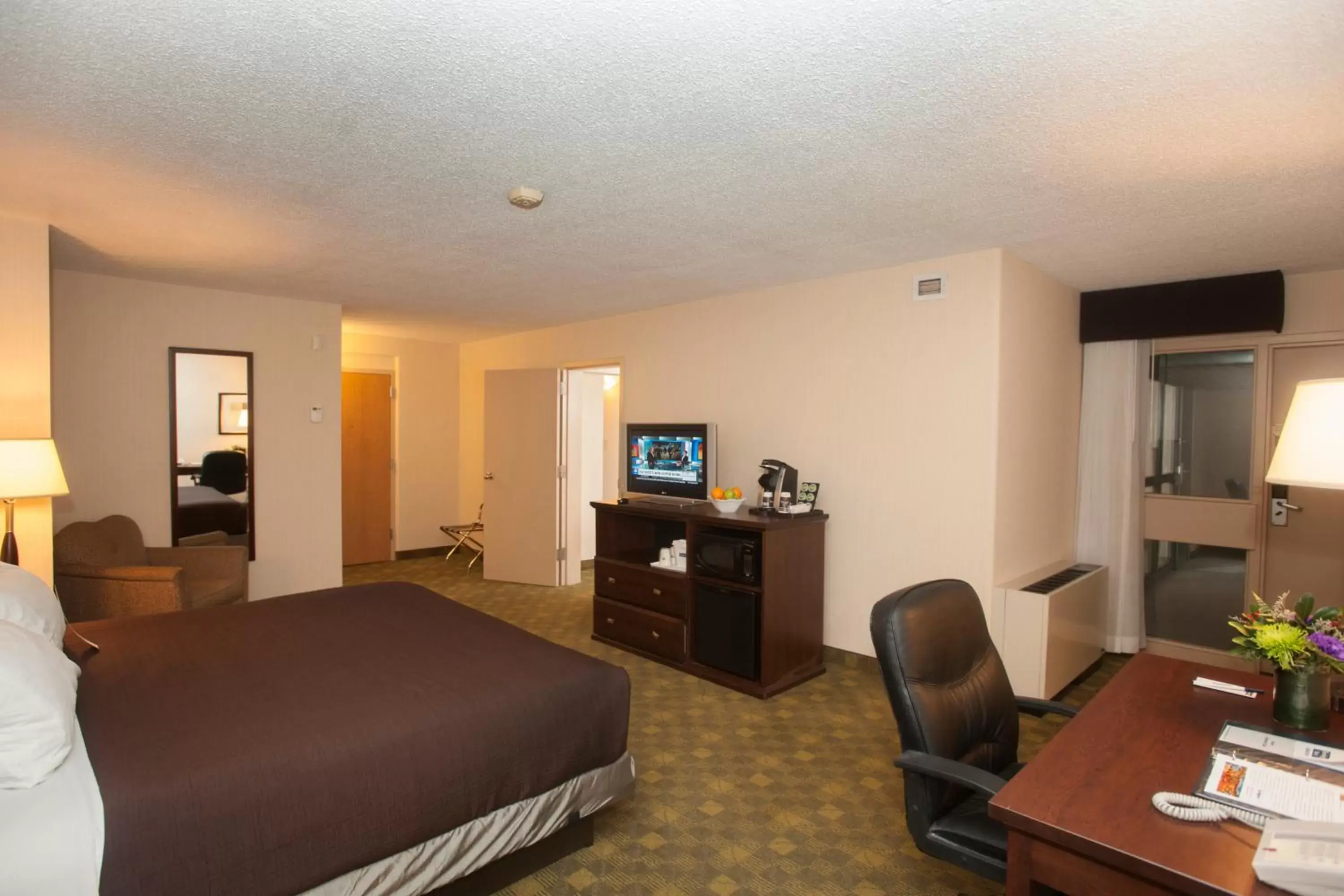 Photo of the whole room in Travelodge Hotel by Wyndham Saskatoon