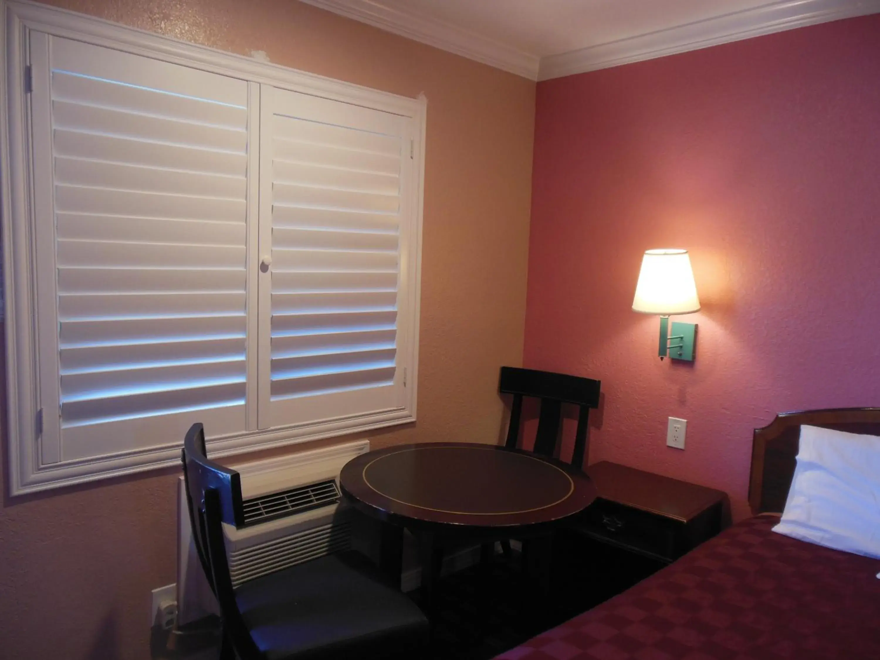 Queen Room with Two Queen Beds in Sealamp Inn