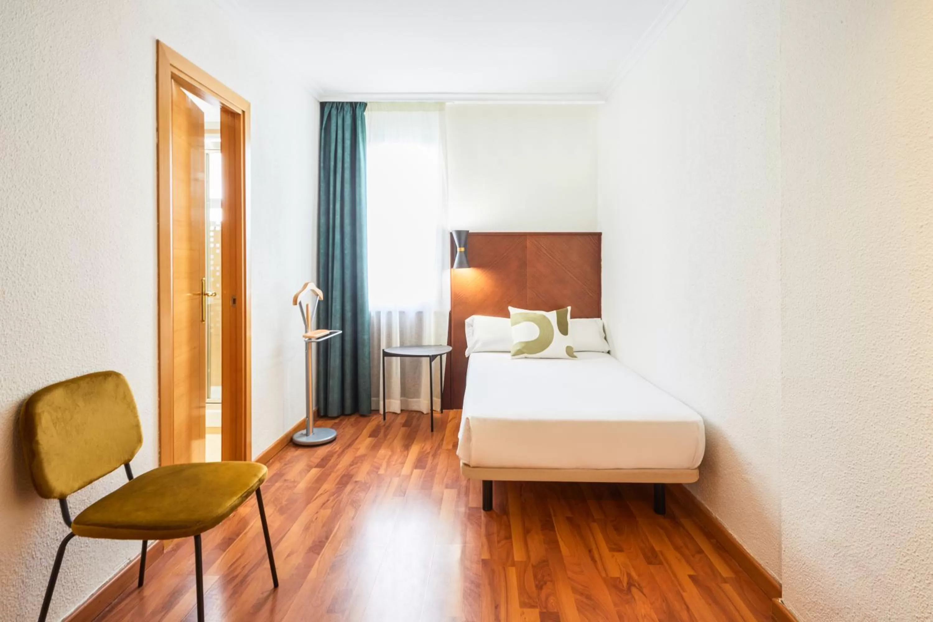 Bed in Hotel Casón del Tormes by HappyCulture