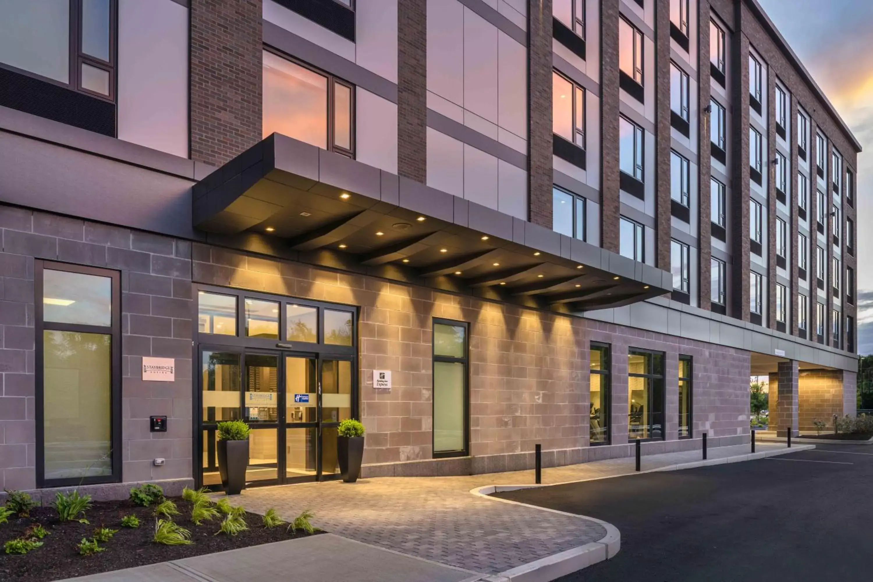 Facade/entrance in Holiday Inn Express - Boston Logan Airport - Revere by IHG Facade/entrance in Holiday Inn Express - Boston Logan Airport - Revere by IHG