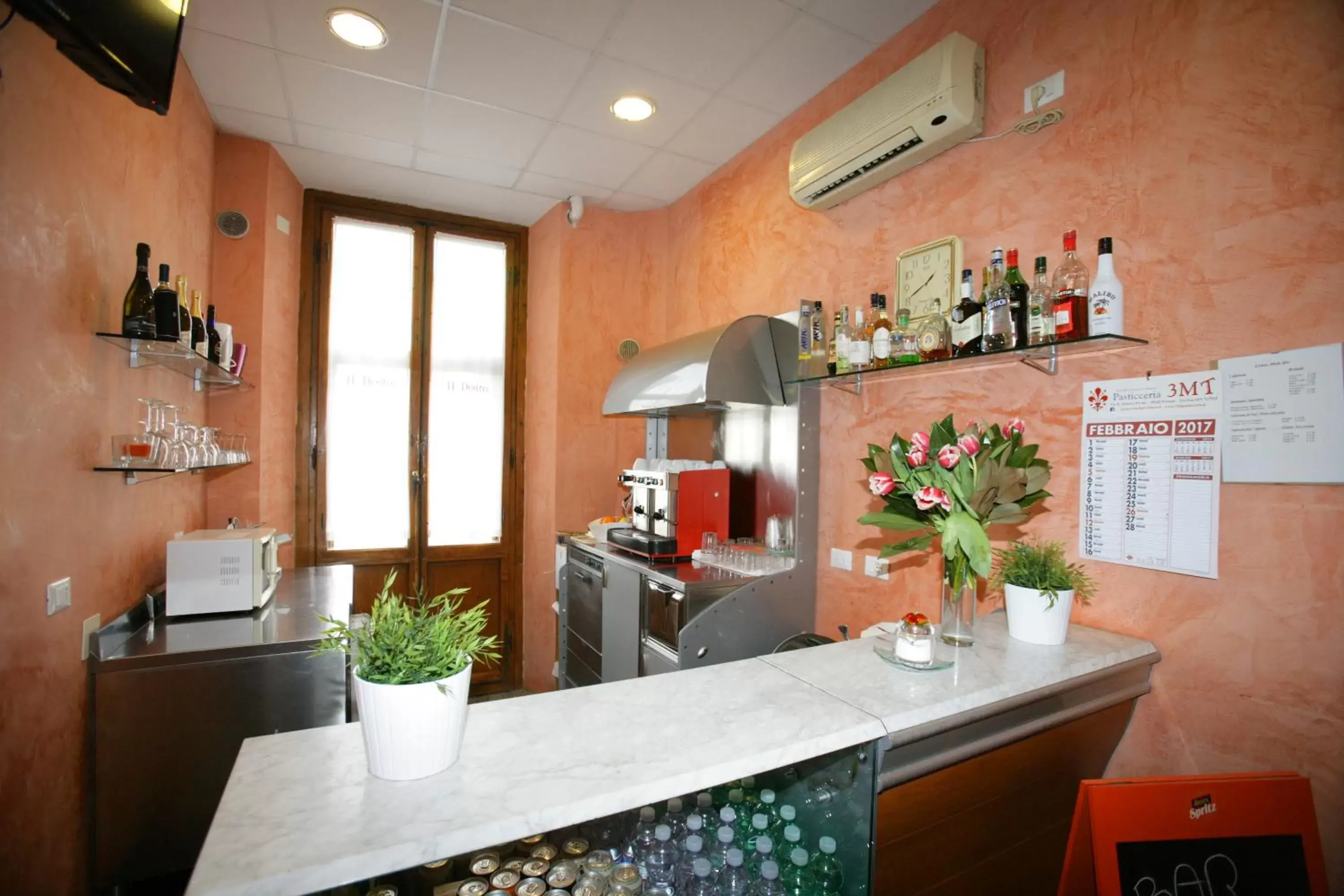 Lounge or bar, Kitchen/Kitchenette in Hotel Desirèe