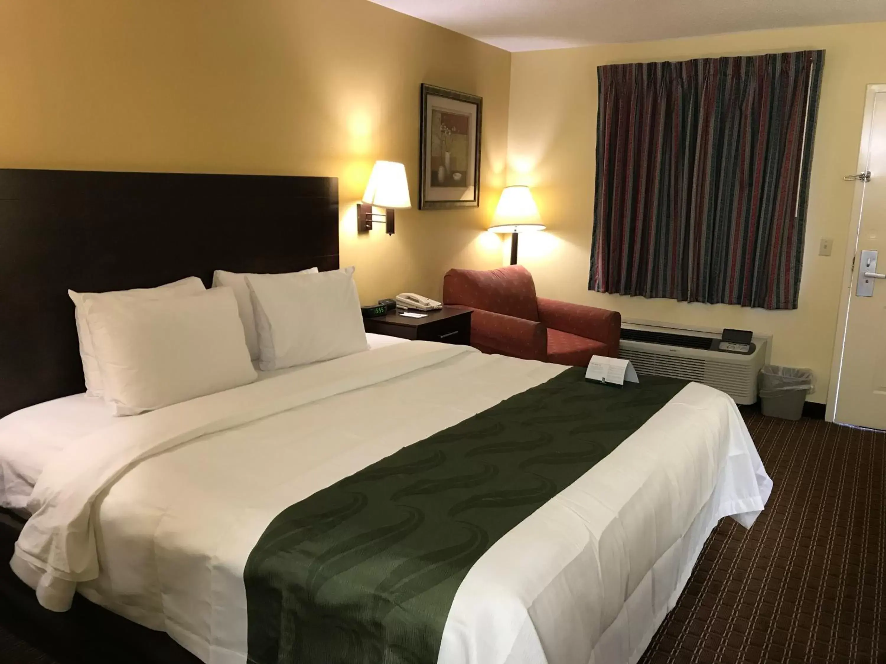 Photo of the whole room, Bed in Quality Inn Franklin