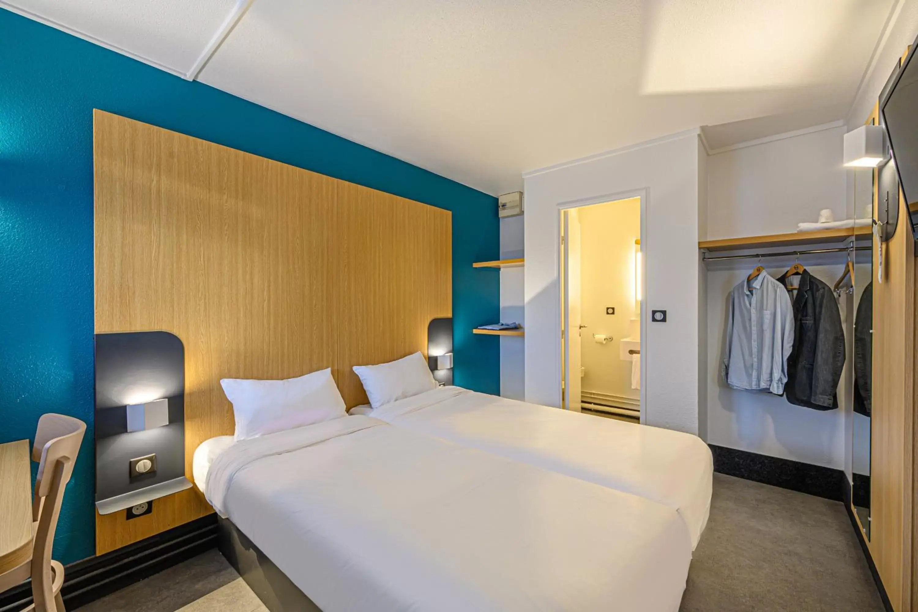 Bedroom, Bed in B&B HOTEL Vannes Est Golfe du Morbihan