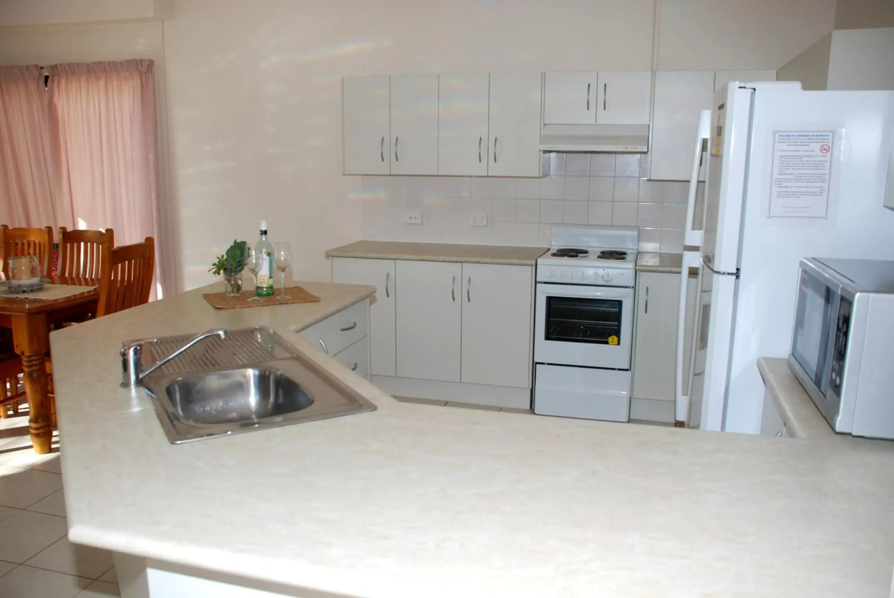Kitchen or kitchenette, Kitchen/Kitchenette in Amberoo Apartments