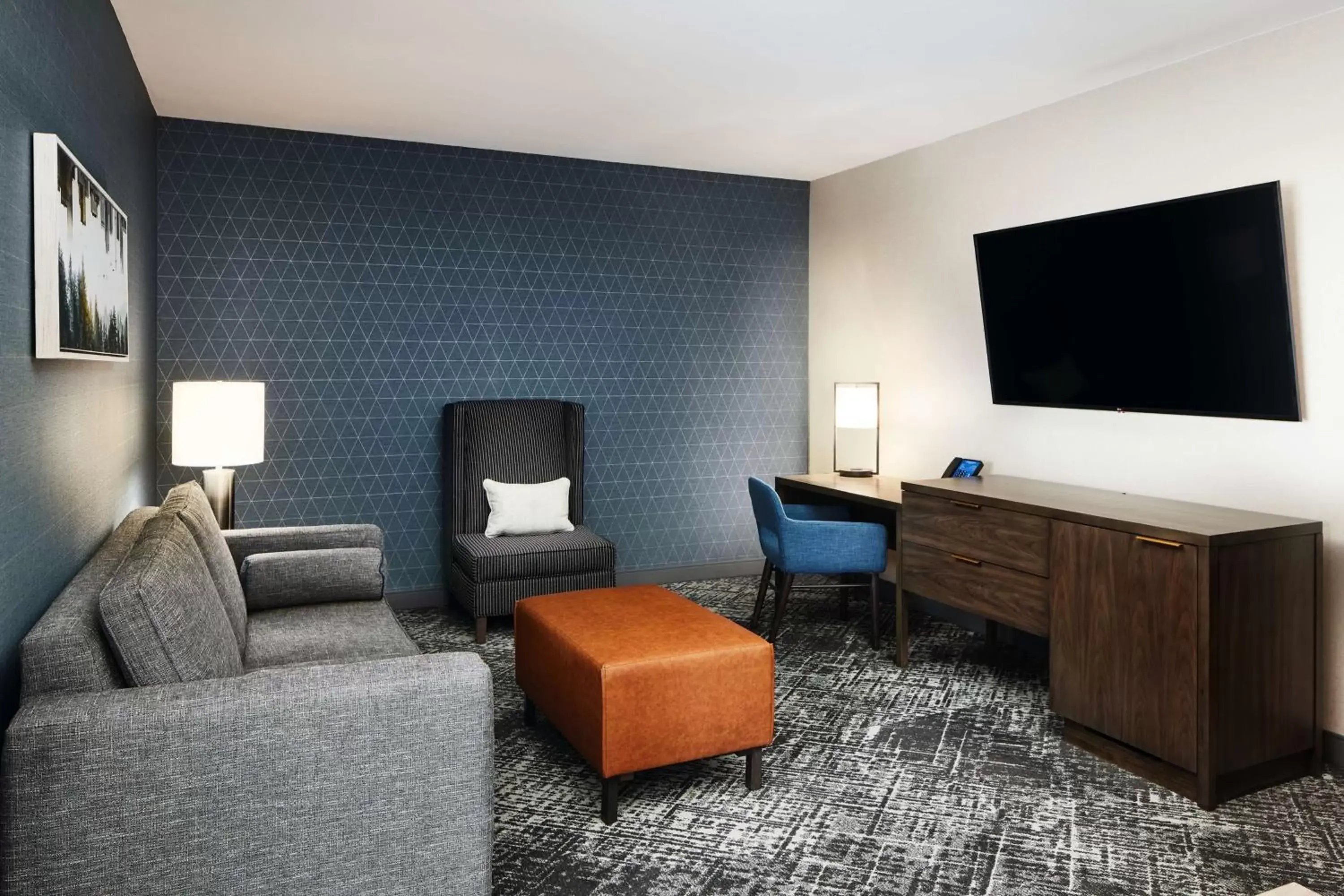 Bedroom, Seating Area in Hilton Charlotte Airport Hotel