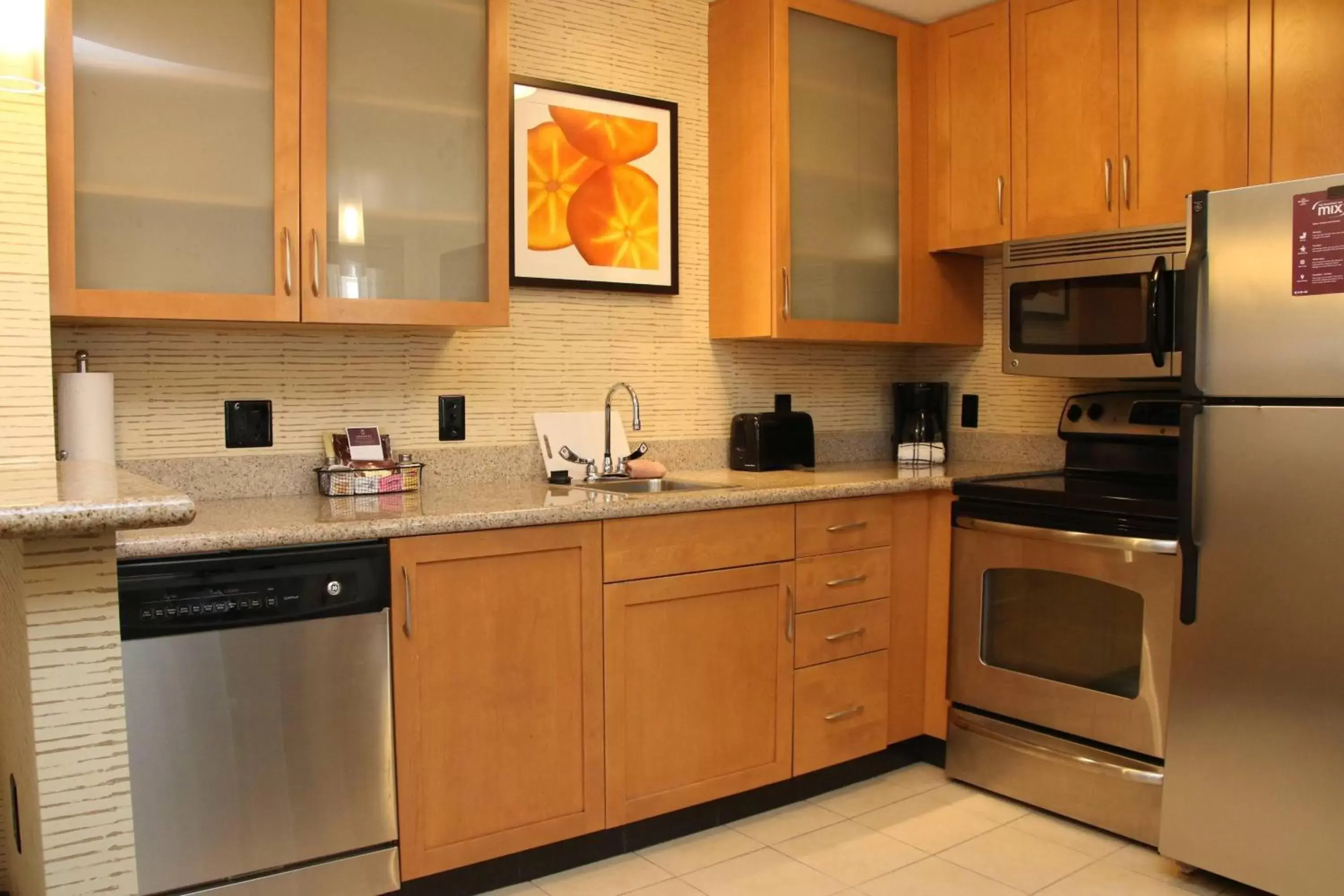 Bedroom, Kitchen/Kitchenette in Residence Inn Newport News Airport