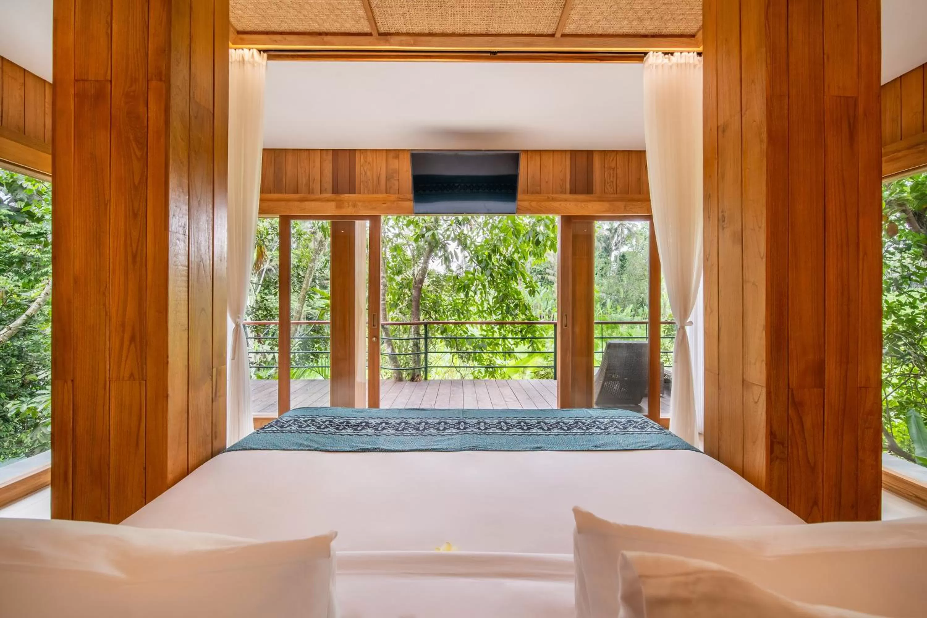  Jungle Suites with Free Daily Luxury Spa Treatment in Kappa Senses Ubud