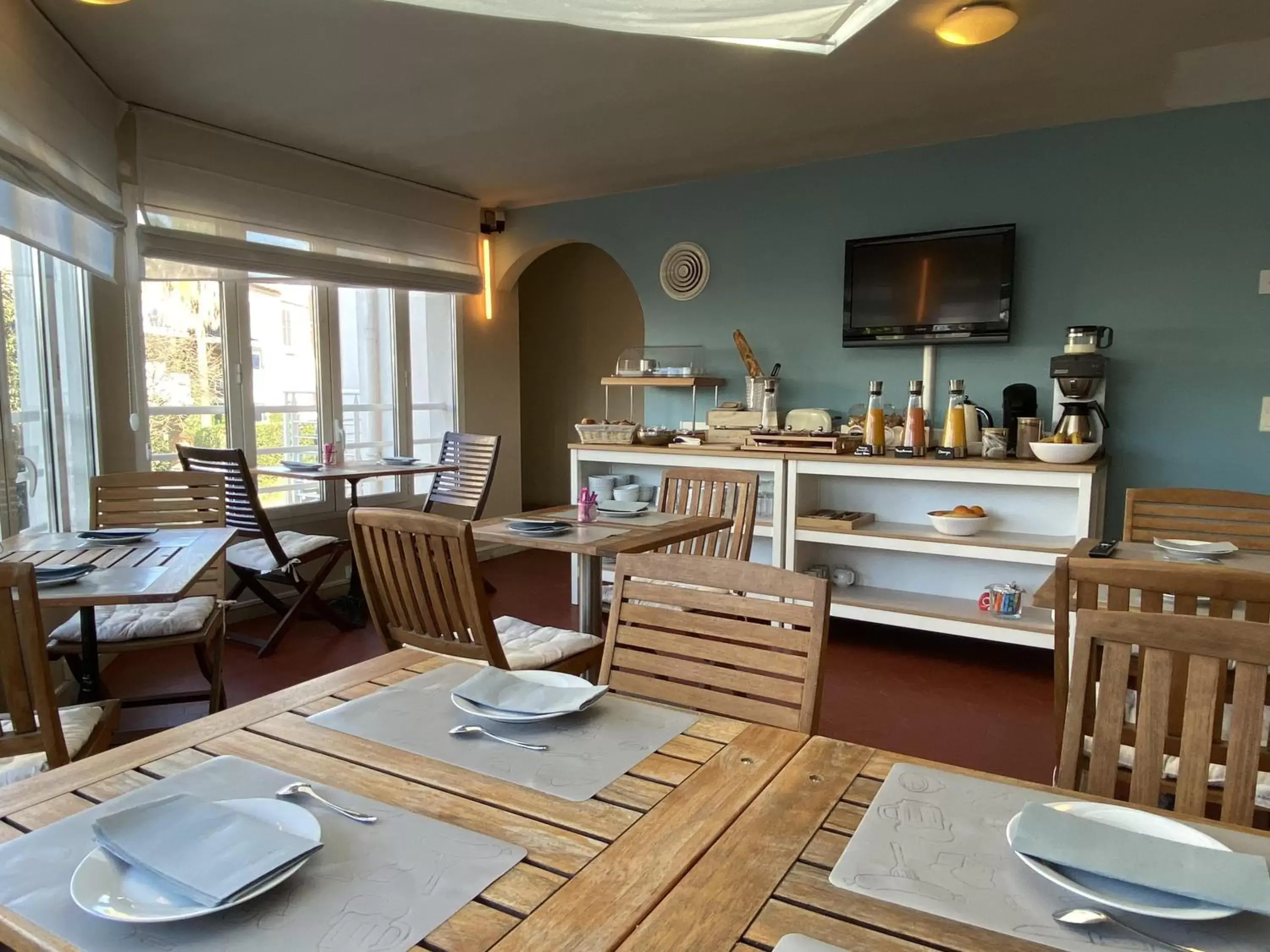 Dining area, Restaurant/Places to Eat in Hôtel La Rotonde