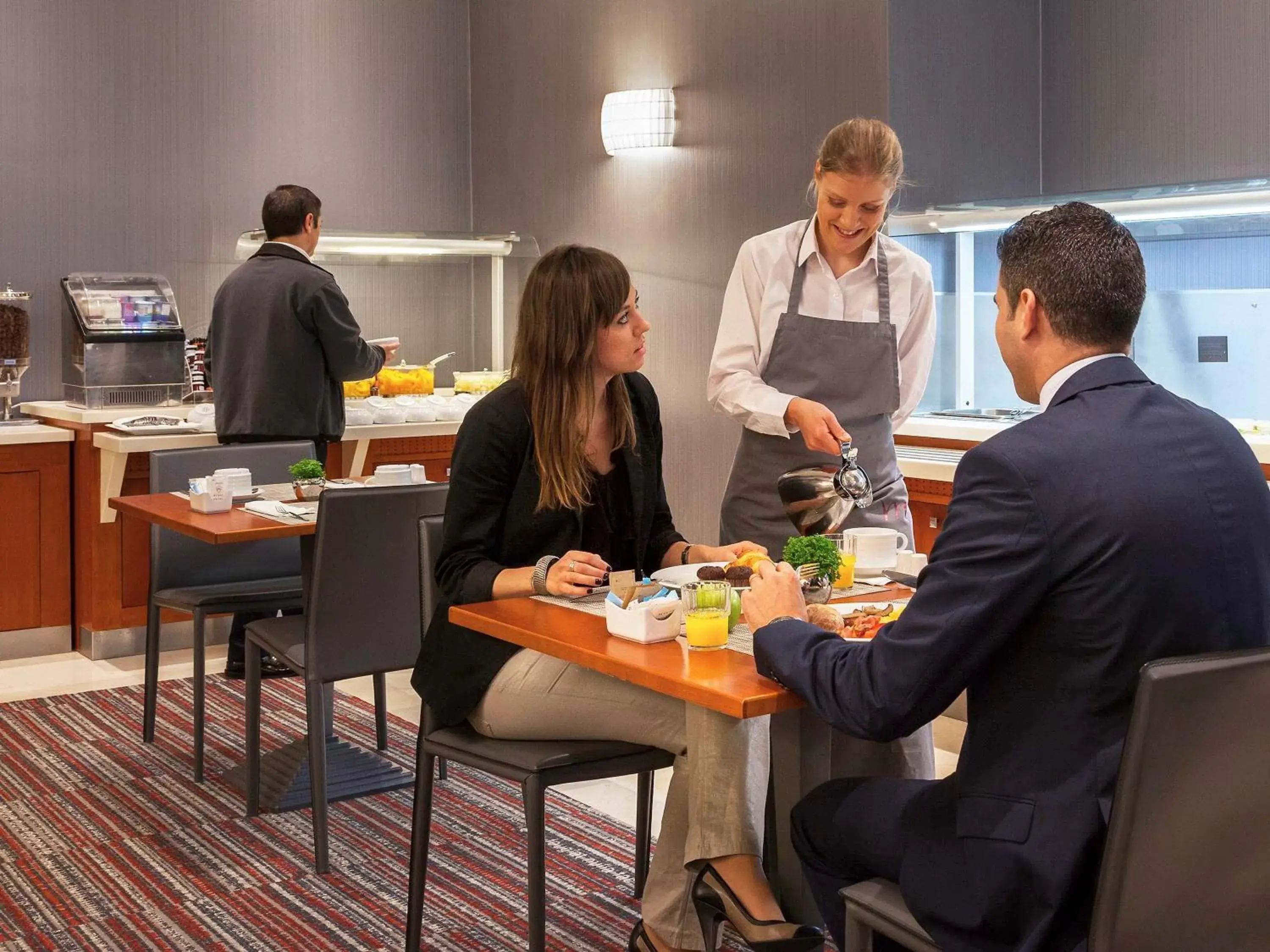 Restaurant/Places to Eat in Hotel Mercure Lisboa