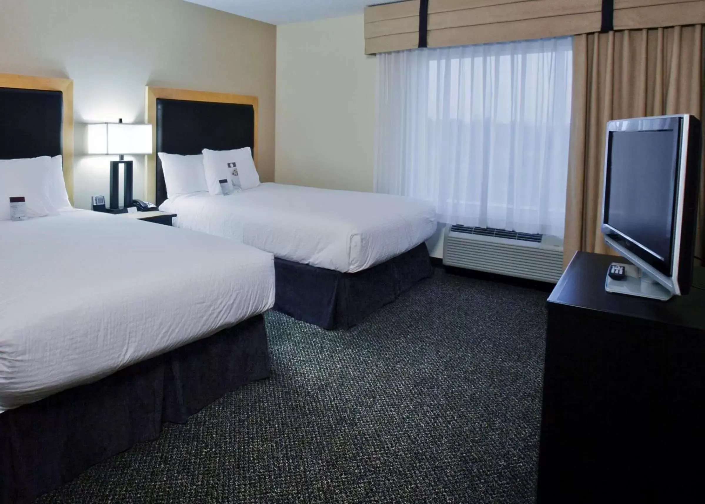 Bedroom, Bed in DoubleTree by Hilton Hotel Savannah Airport