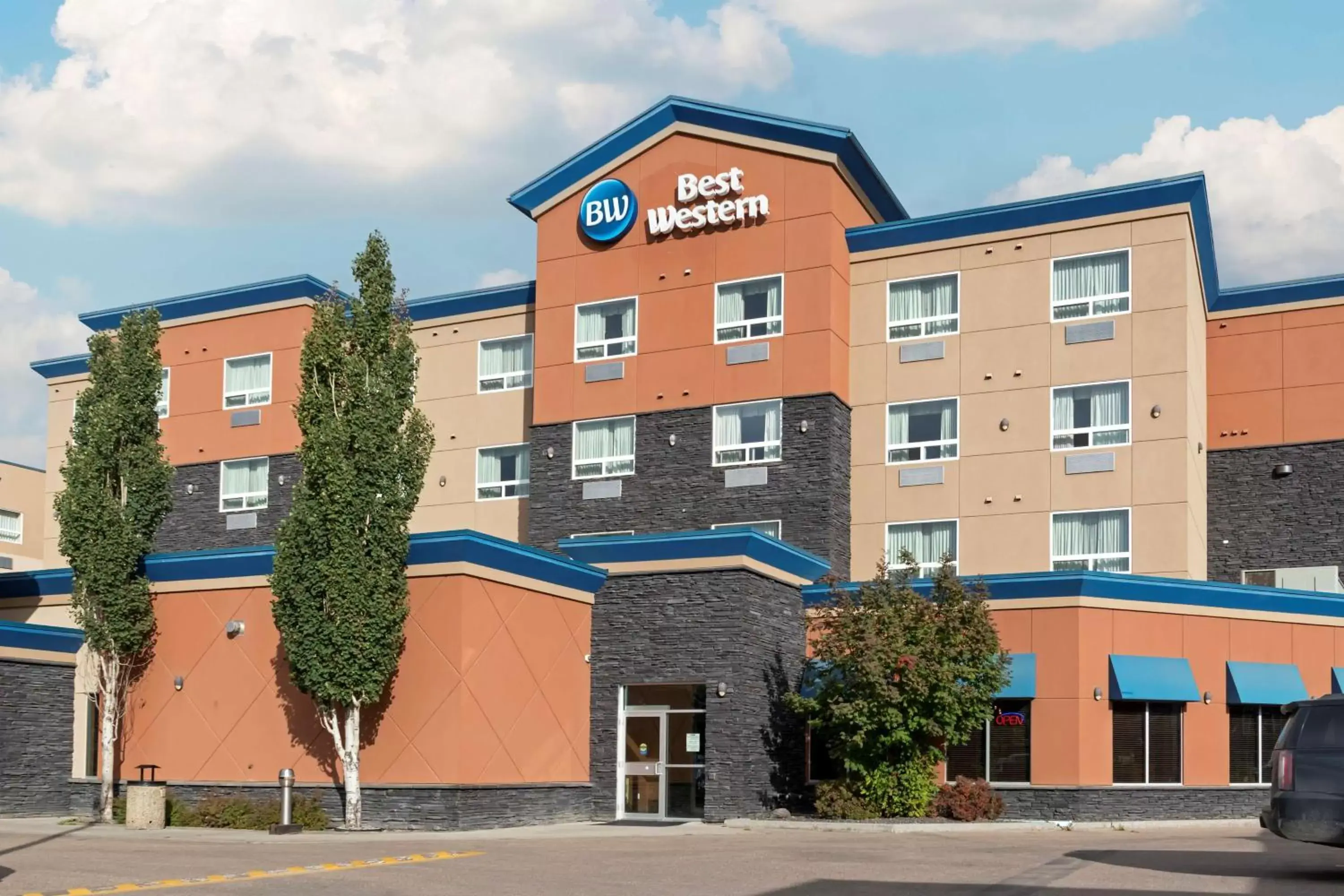 Property Building in Best Western Cold Lake Inn