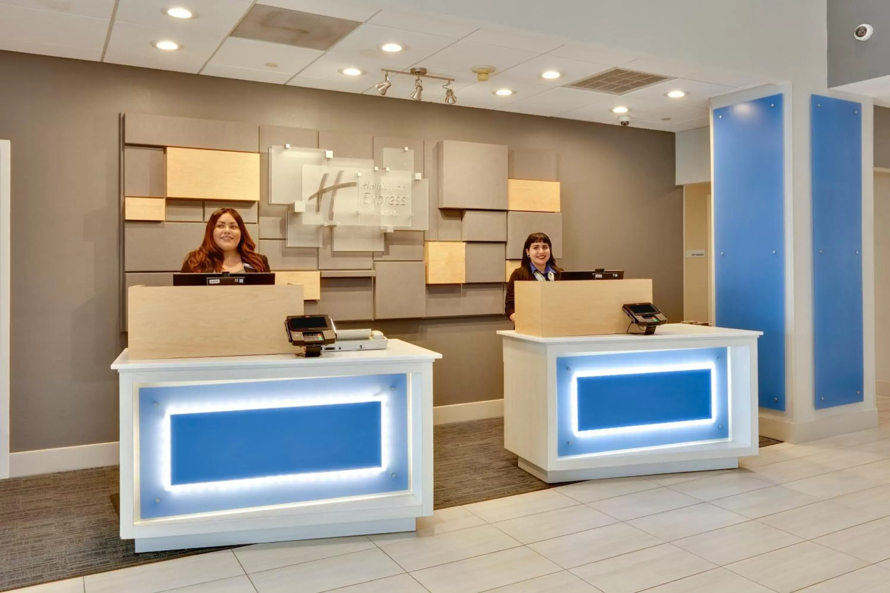 Property building in Holiday Inn Express & Suites Irving Conv Ctr - Las Colinas by IHG Property building in Holiday Inn Express & Suites Irving Conv Ctr - Las Colinas by IHG