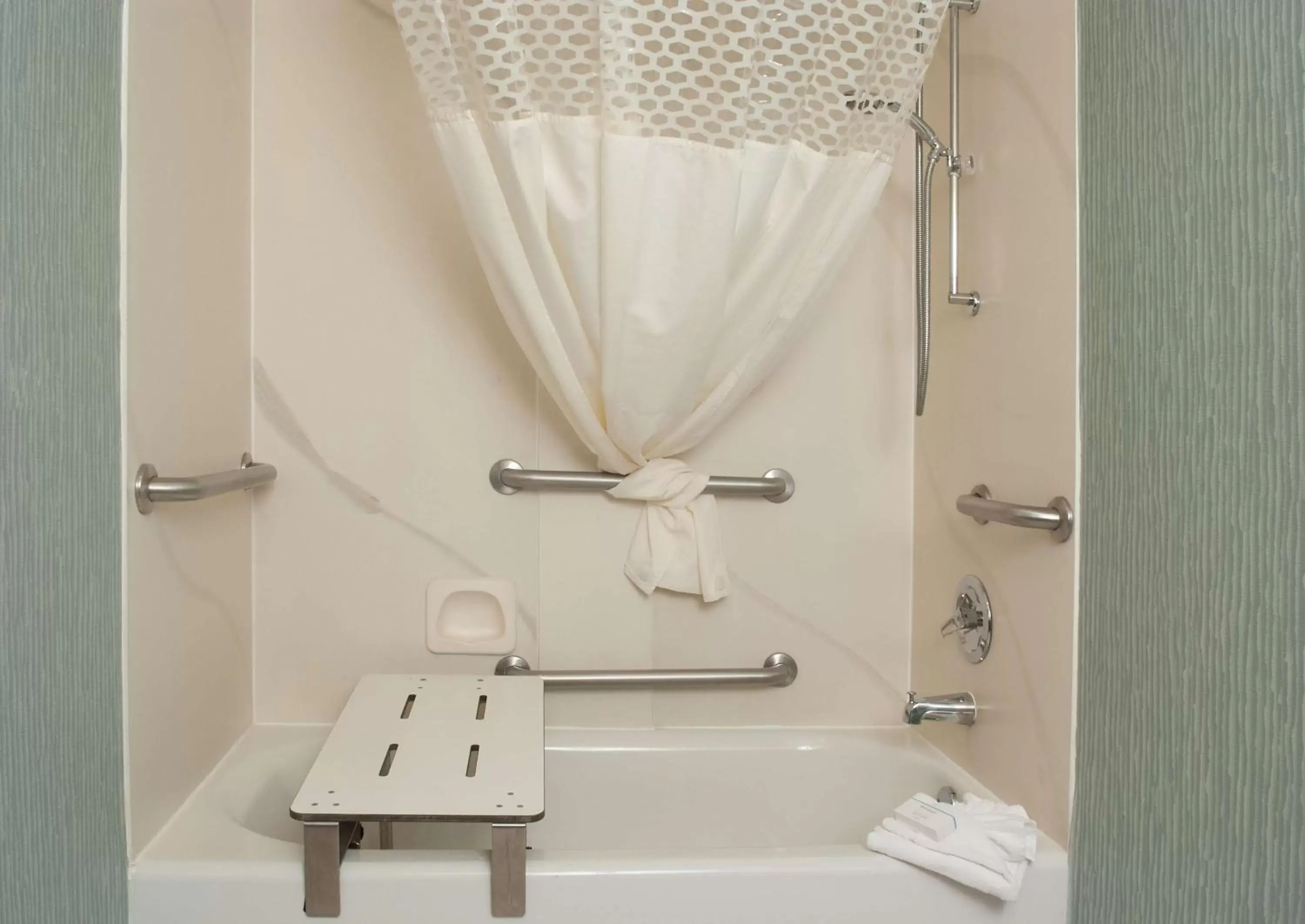 Bathroom in Hampton Inn Atlanta-North Druid Hills