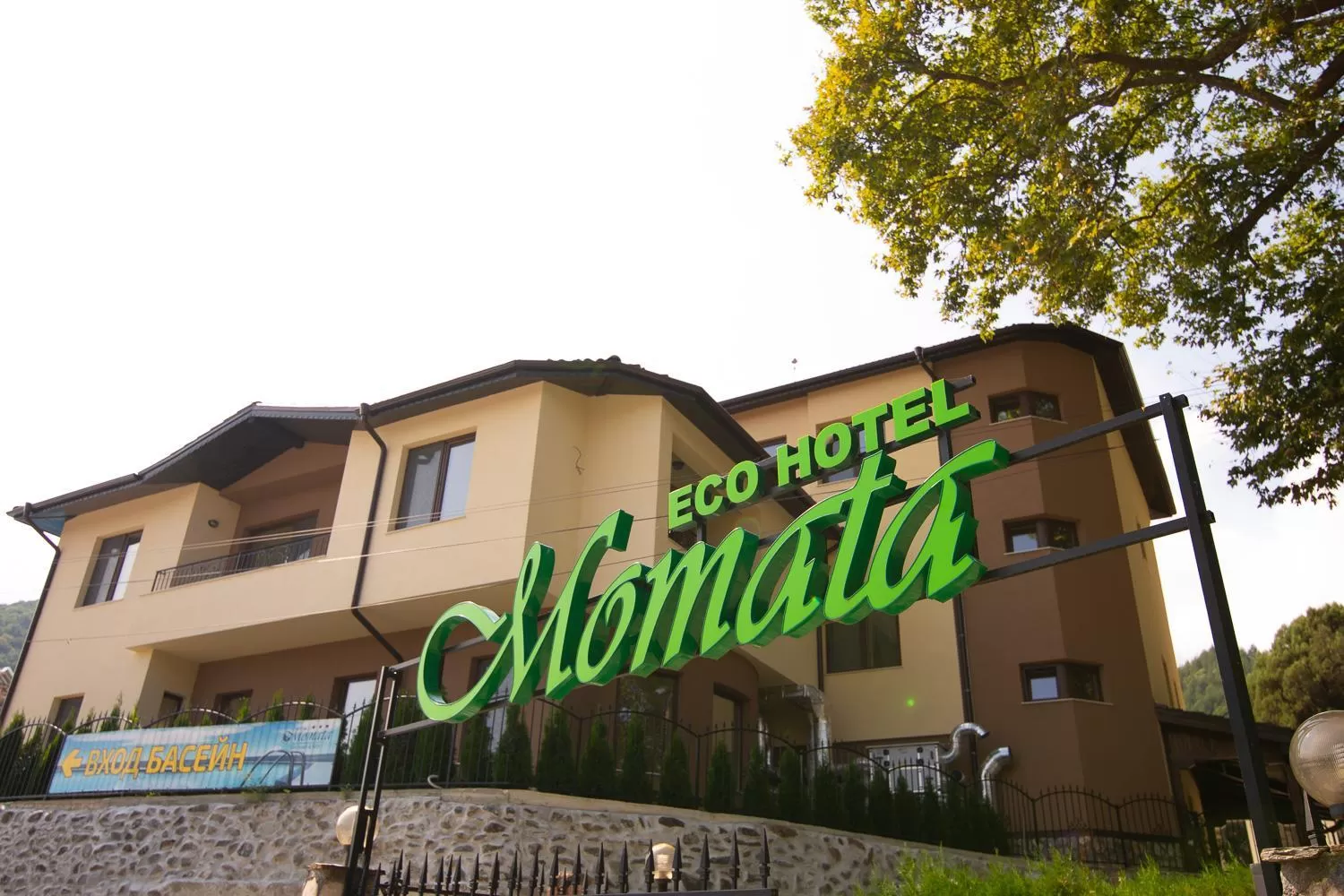 Eco Hotel Momata