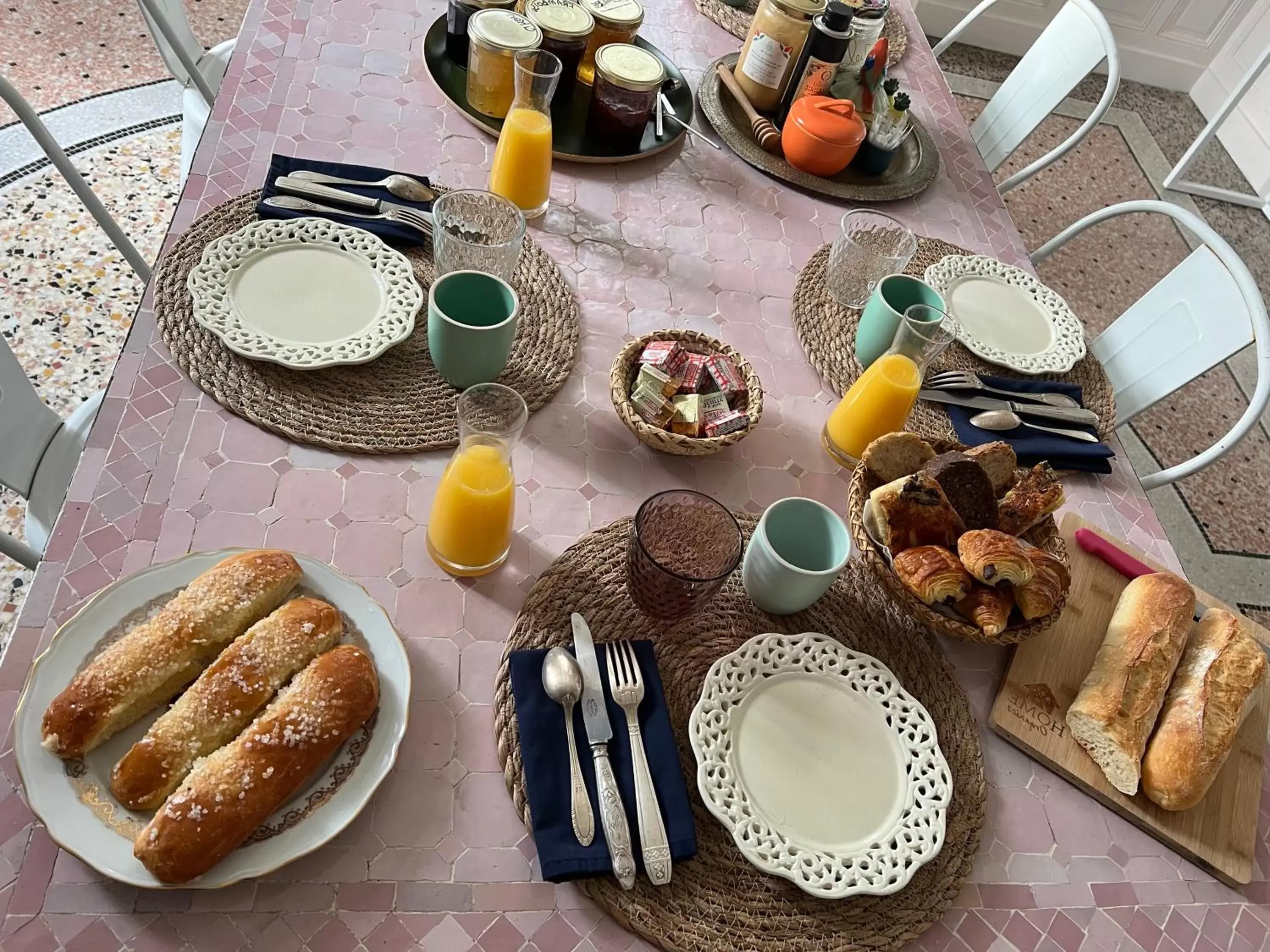 Breakfast in Maison Douce Arles