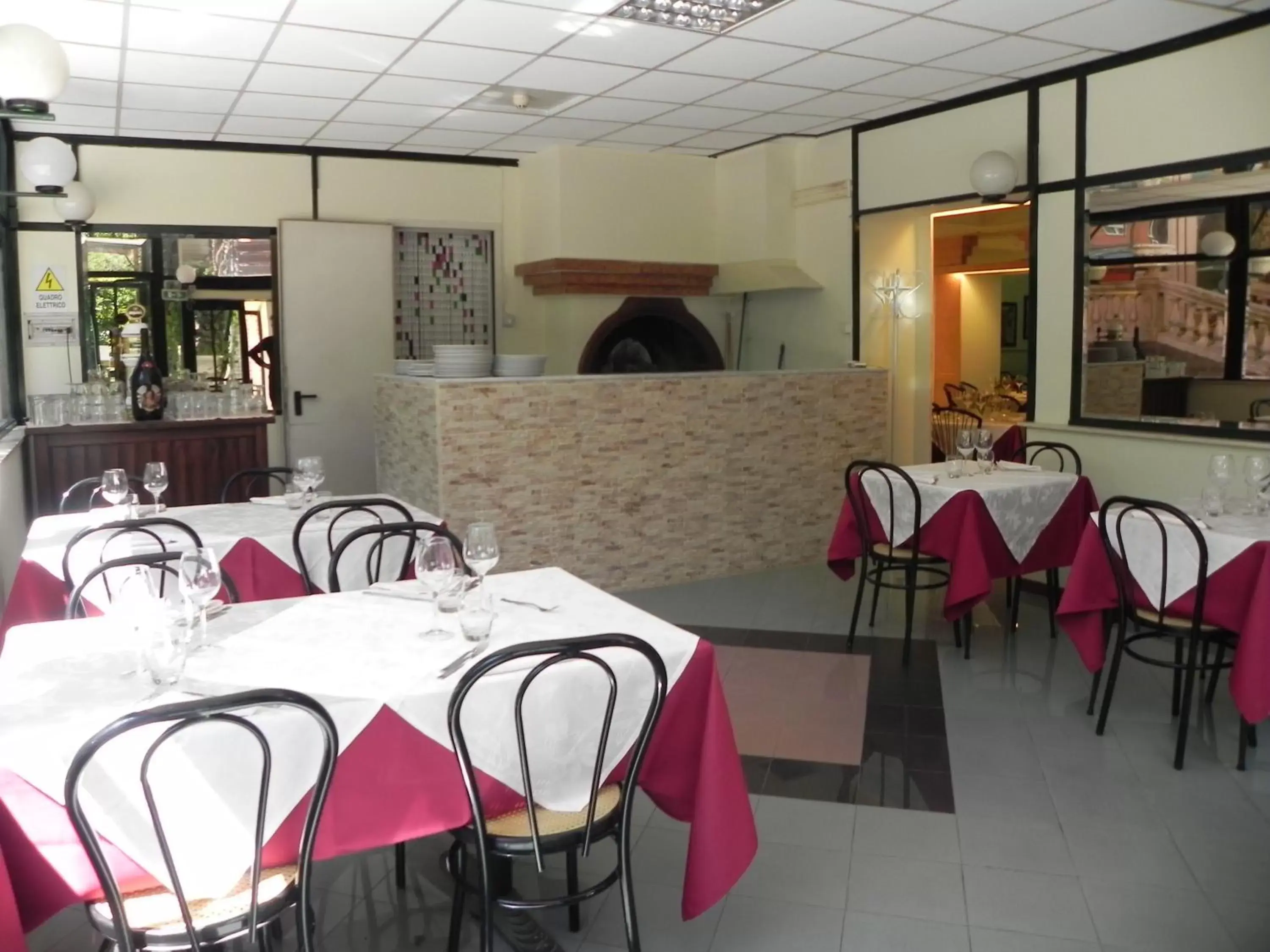Restaurant/Places to Eat in Hotel Villa Robinia