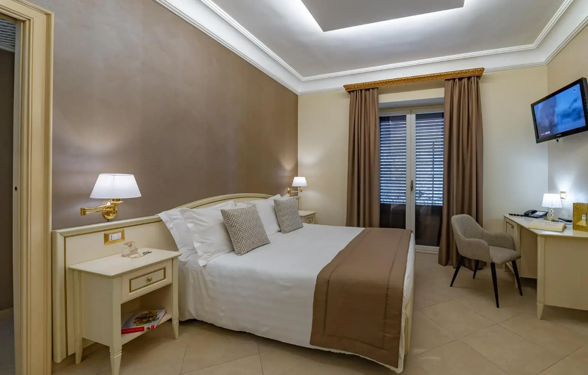 Bed in Vittorio Emanuele Boutique Hotel