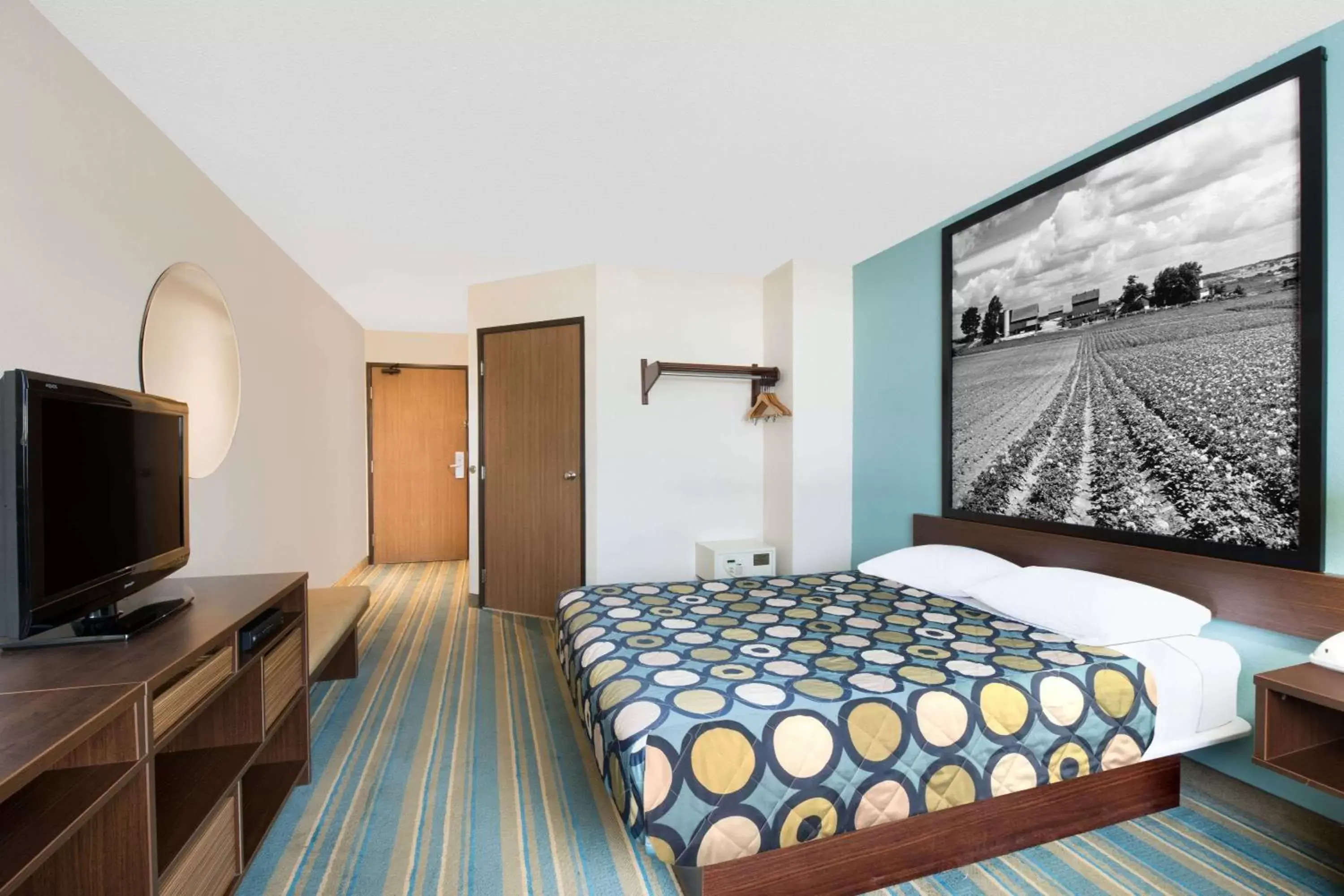 Photo of the whole room, Bed in Super 8 by Wyndham Hanover