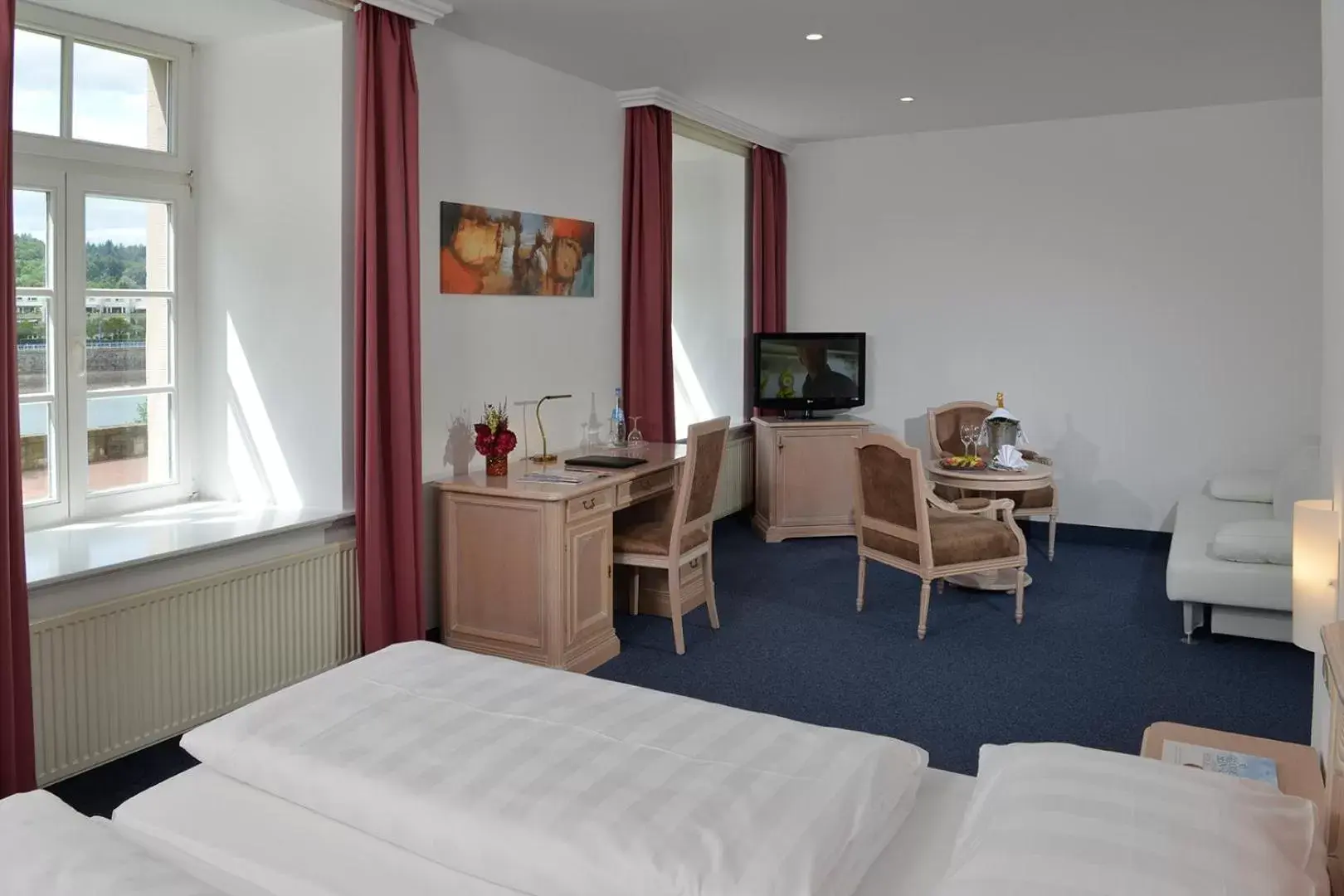 Photo of the whole room, Bed in Hotel Stadt Hameln