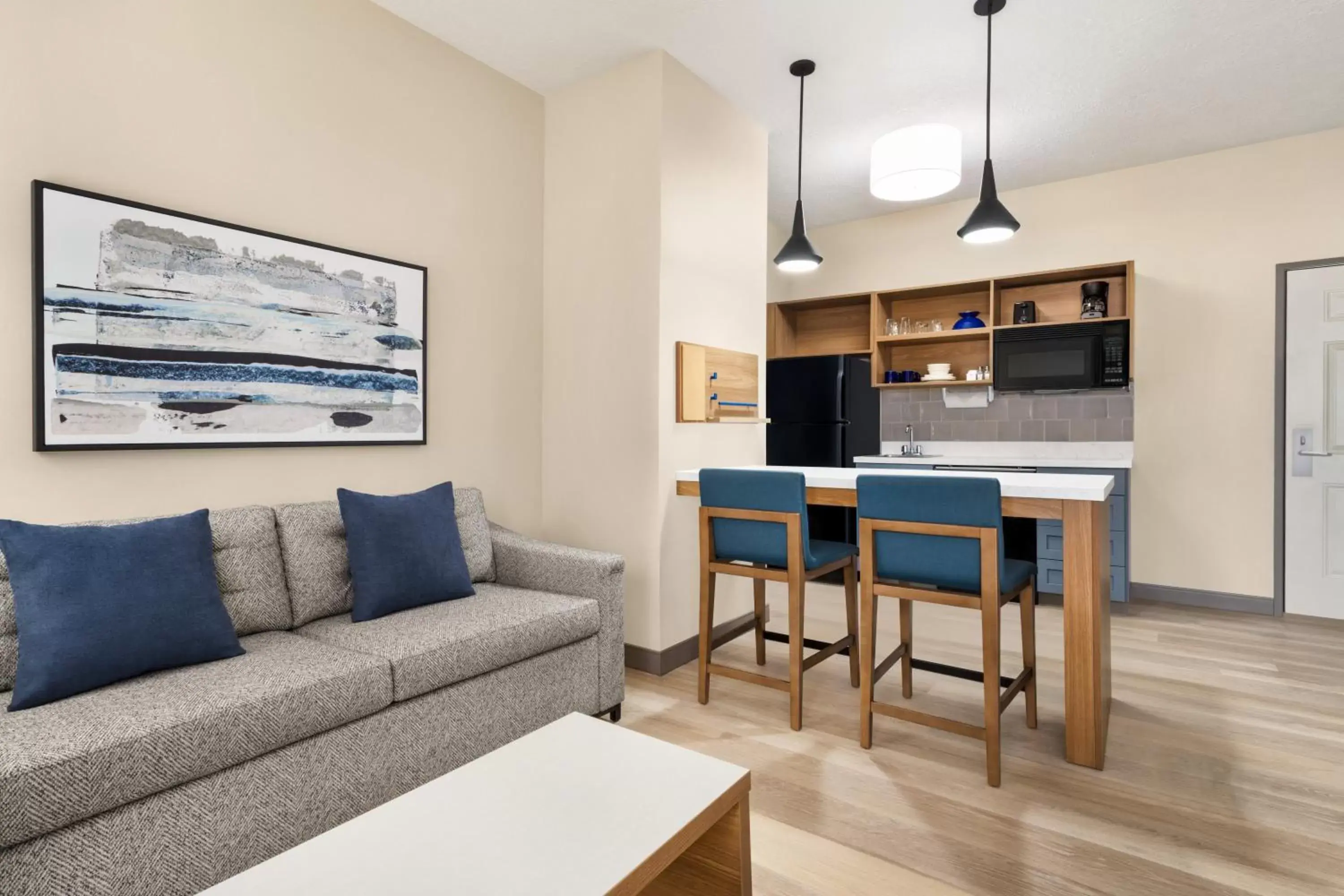 Kitchen or kitchenette, Seating Area in Candlewood Suites Boise-Meridian, an IHG Hotel