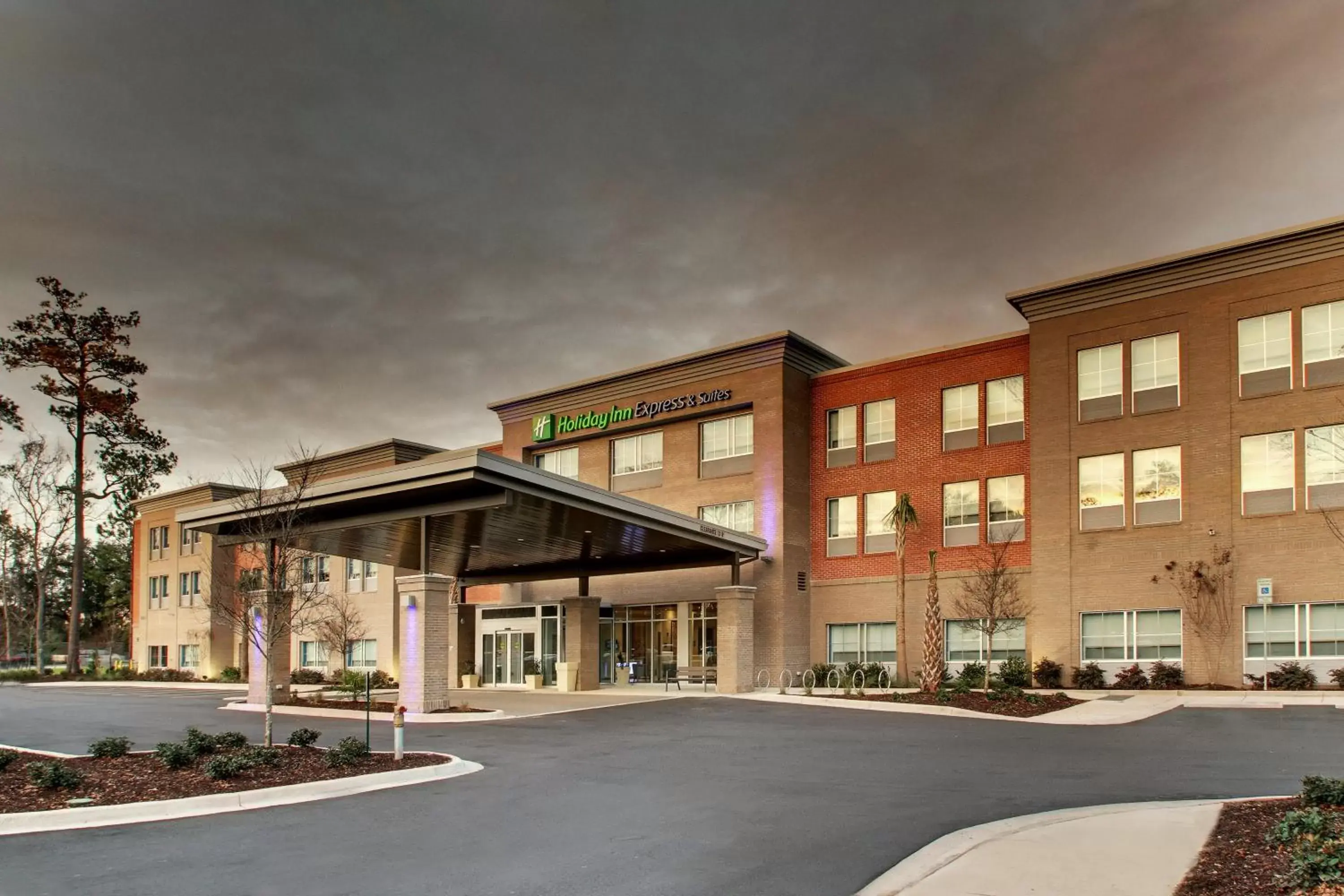 Property Building in Holiday Inn Express & Suites Charleston NE Mt Pleasant US17, an IHG Hotel