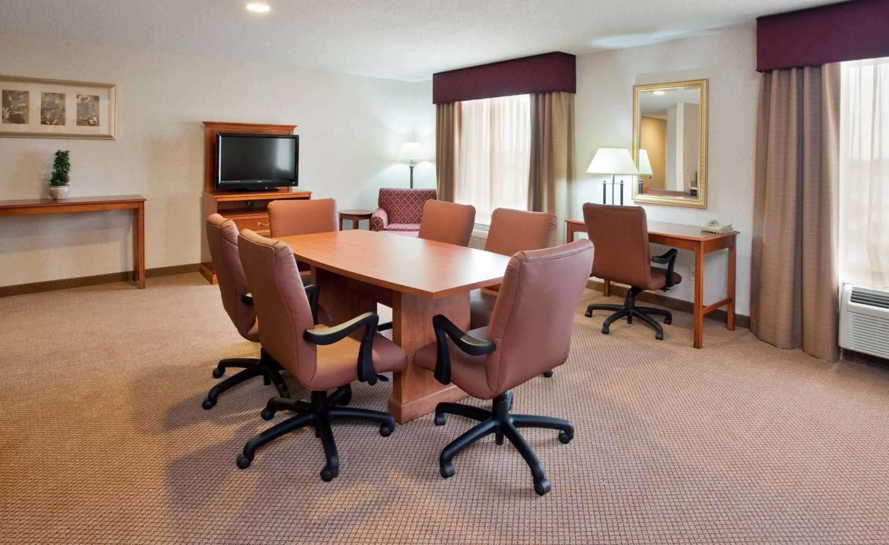 Seating area in Seasons Inn & Suites Highland