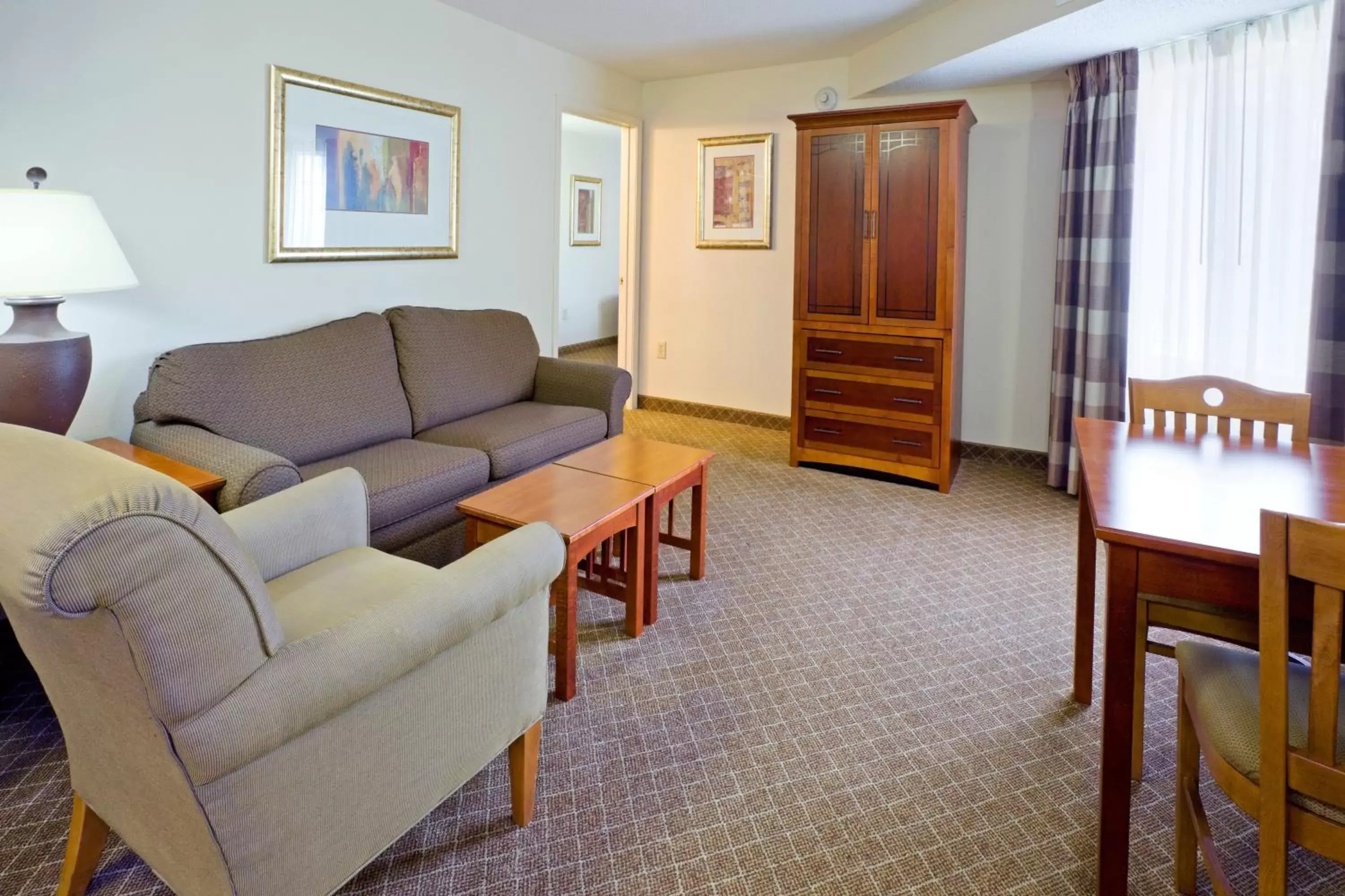 Photo of the whole room, Seating Area in Staybridge Suites Cranbury - South Brunswick, an IHG Hotel