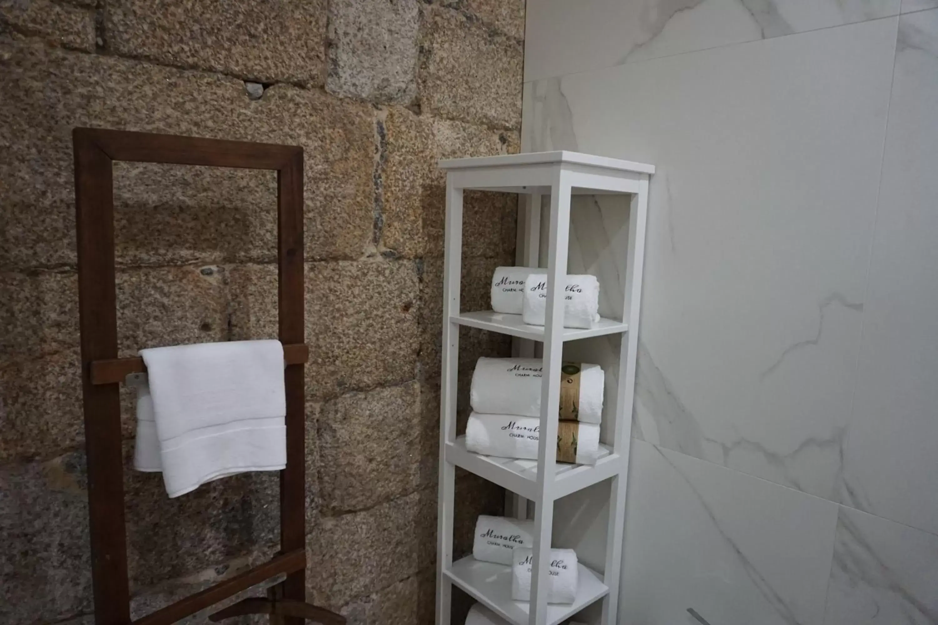 Bathroom in Muralha Charm House