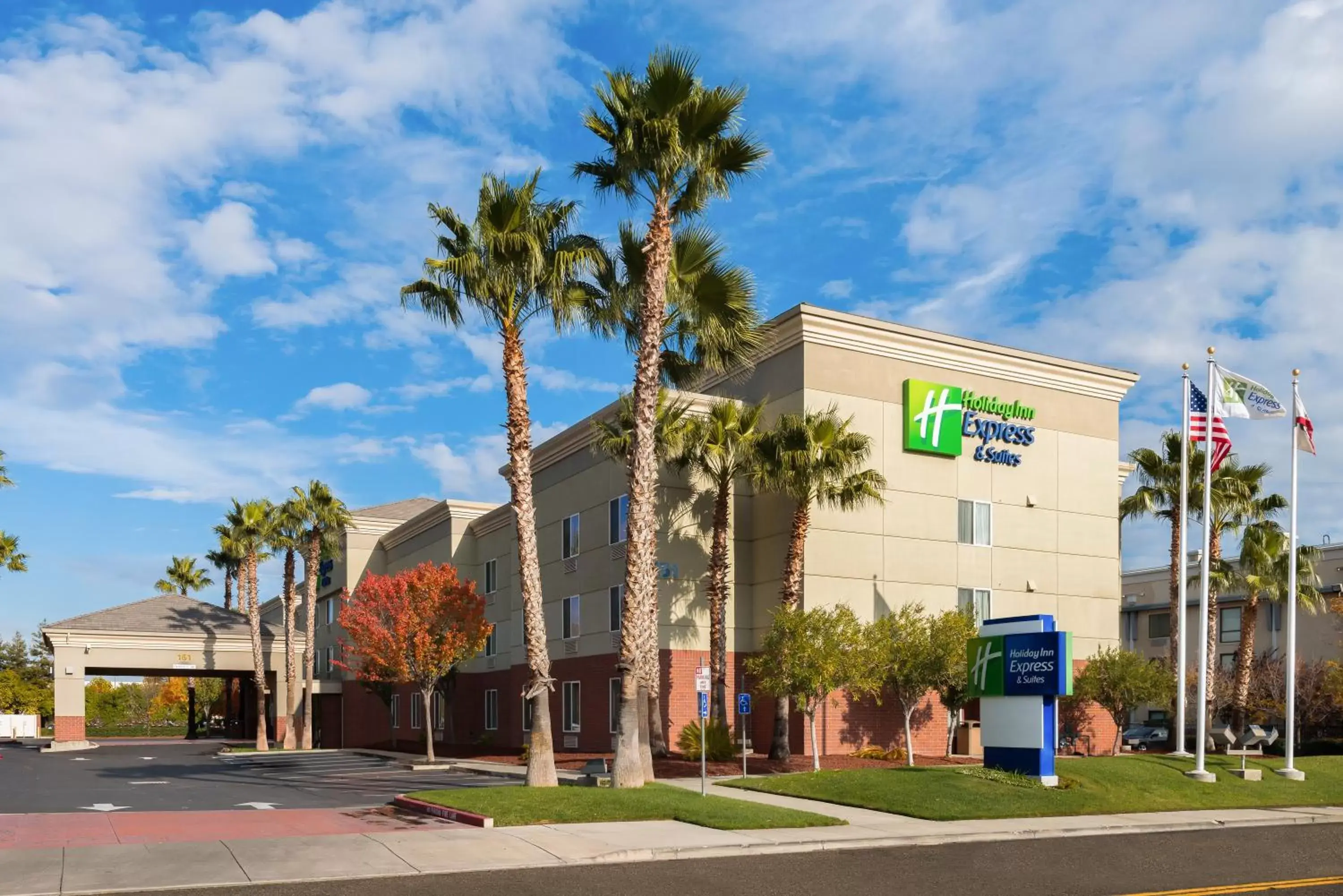 Property Building in Holiday Inn Express Hotel & Suites Vacaville, an IHG Hotel