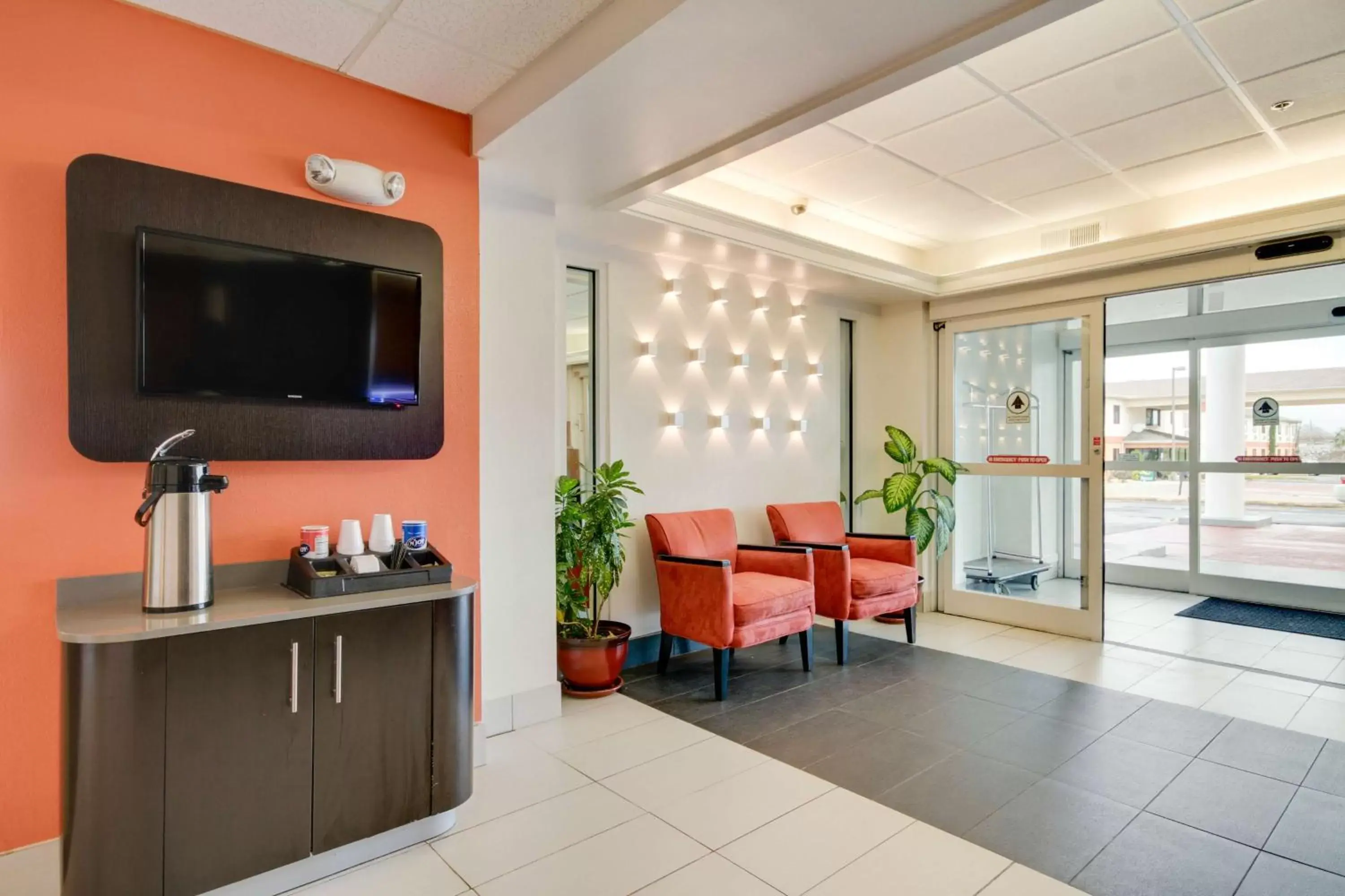 Lobby or reception, TV/Entertainment Center in Motel 6-Montgomery, AL - Airport