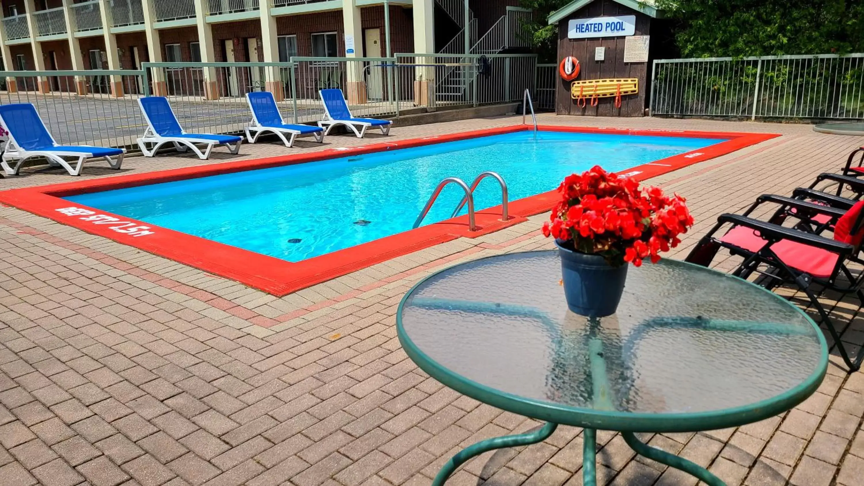 Property building, Swimming Pool in Quality Inn & Suites 1000 Islands