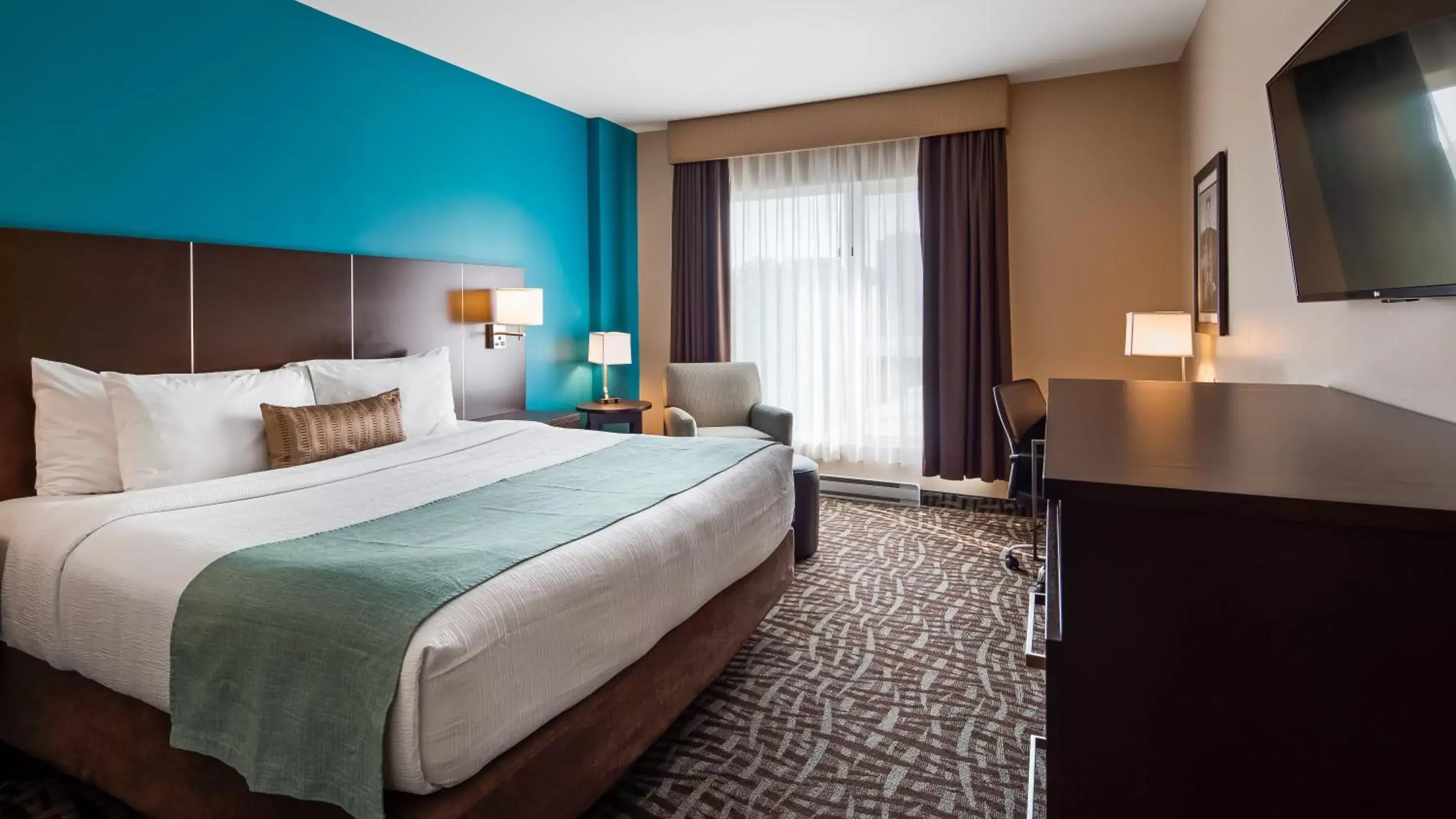 Bed in Best Western Plus Hotel Montreal