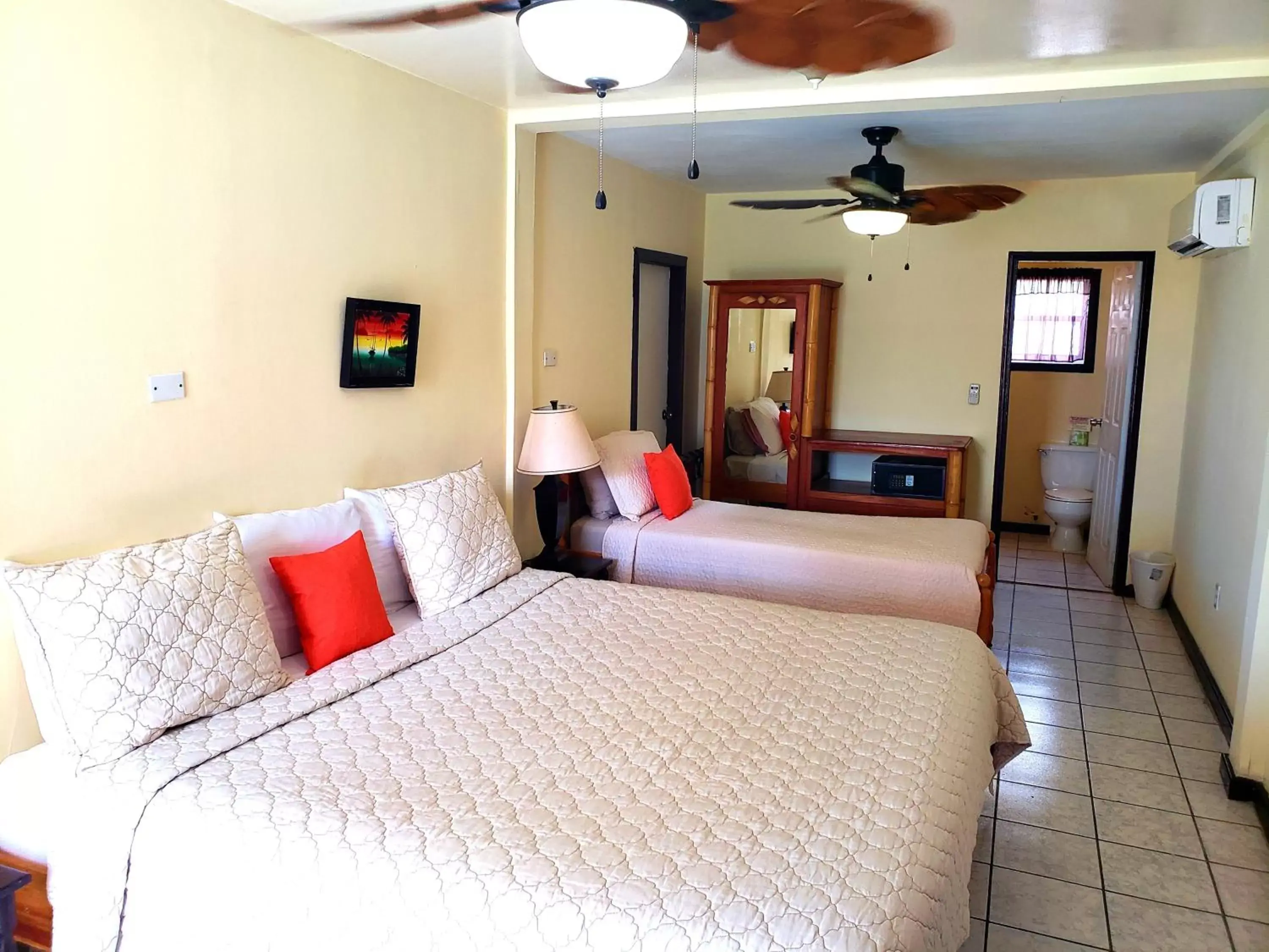 Bedroom, Bed in Ocean Tide Beach Resort