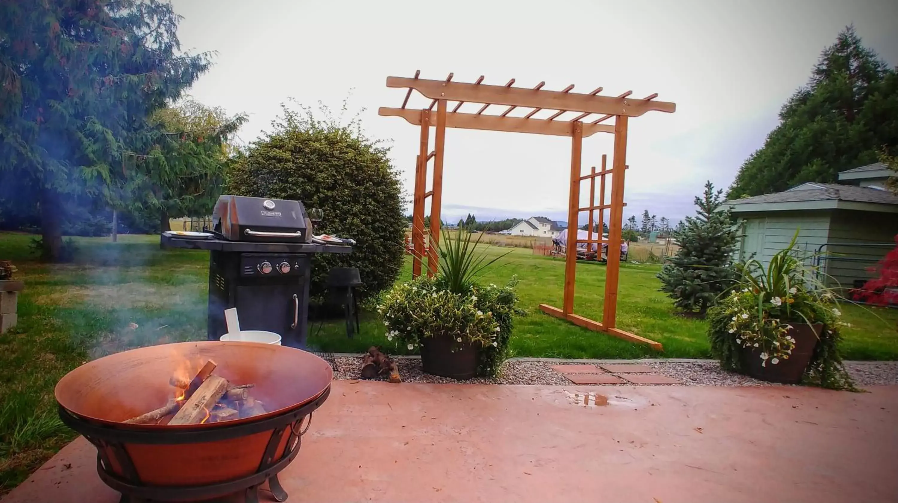 Patio, BBQ Facilities in Greenhouse Inn by the Bay