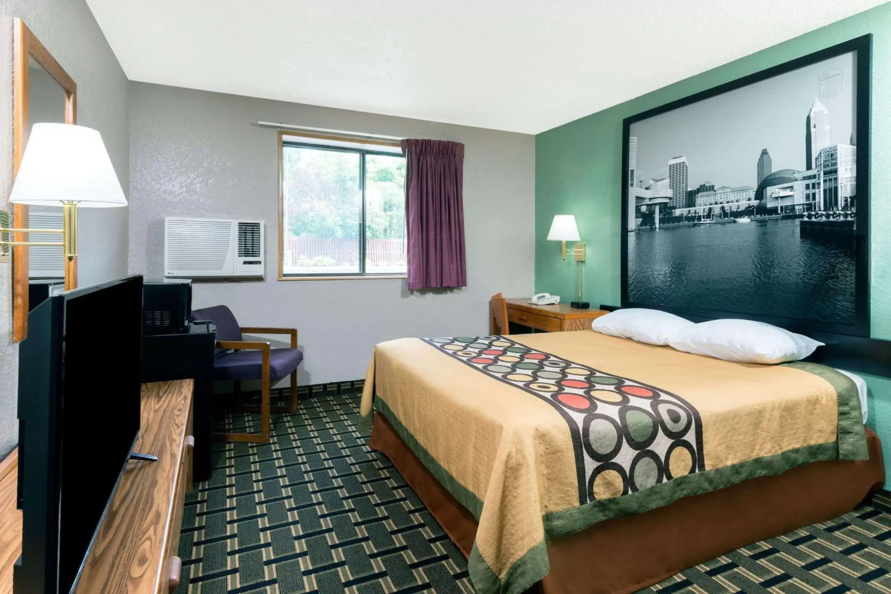 King Room -Smoking in Super 8 by Wyndham Twinsburg/Cleveland Area