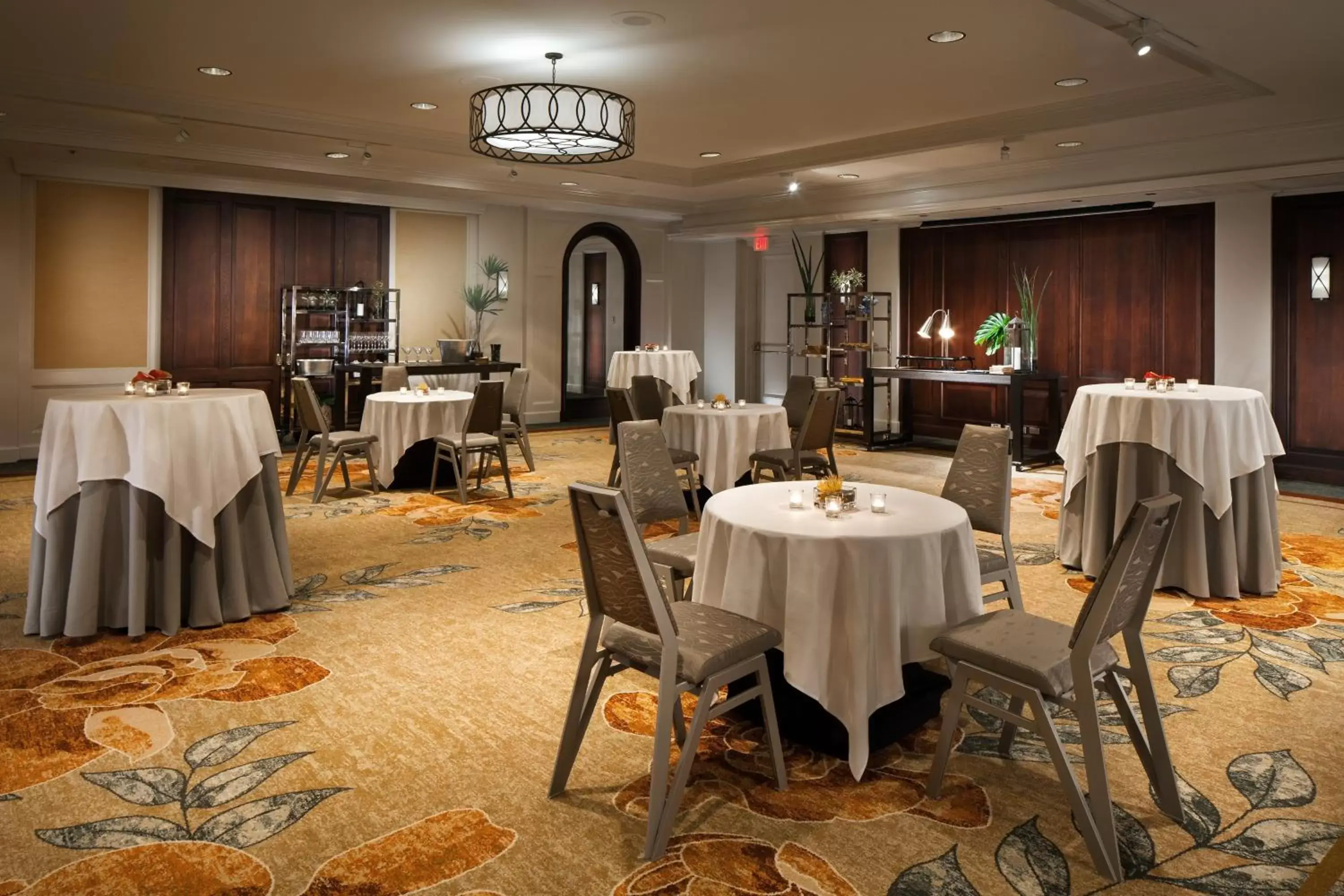 Meeting/conference room, Restaurant/Places to Eat in Moana Surfrider, A Westin Resort & Spa, Waikiki Beach