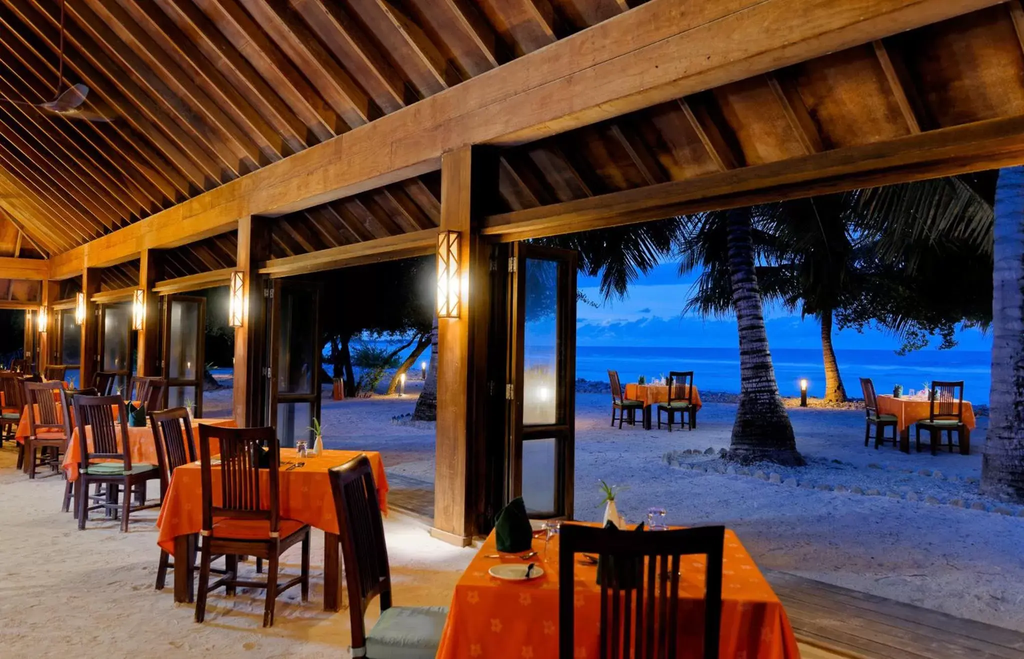 Restaurant/Places to Eat in Canareef Resort Maldives