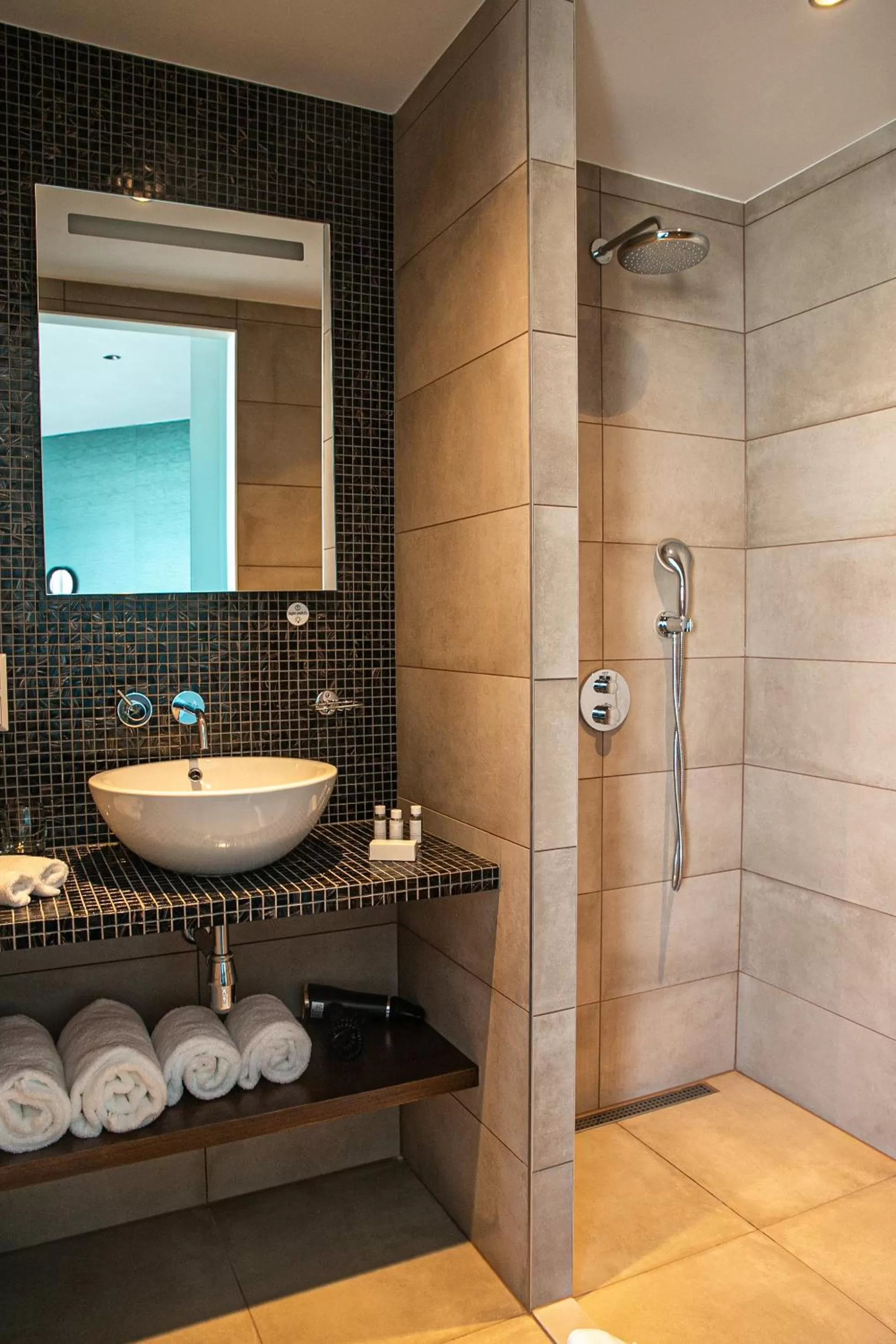 Bathroom in De Pier Suites