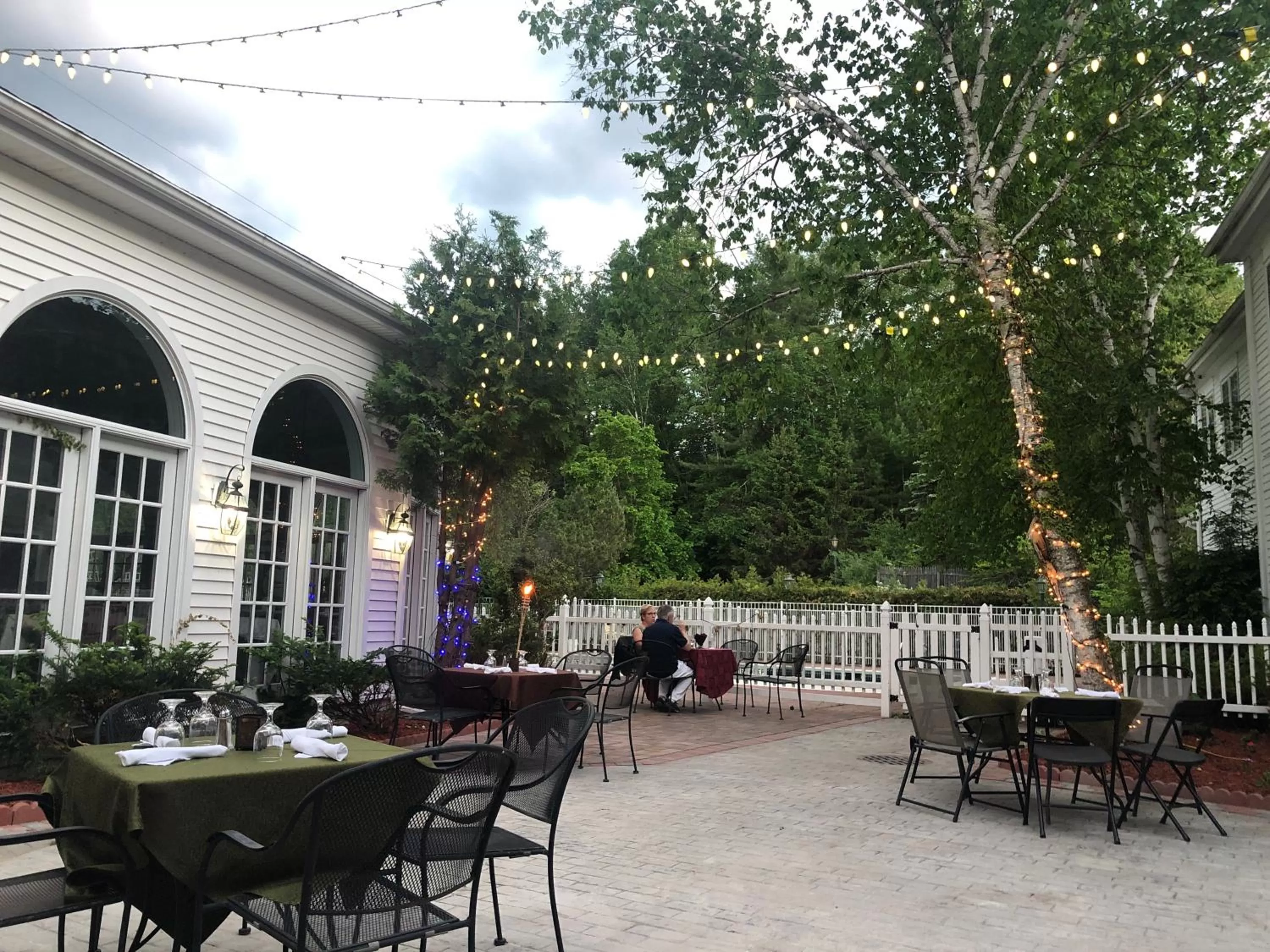 Restaurant/Places to Eat in Phoenix Inn Resort