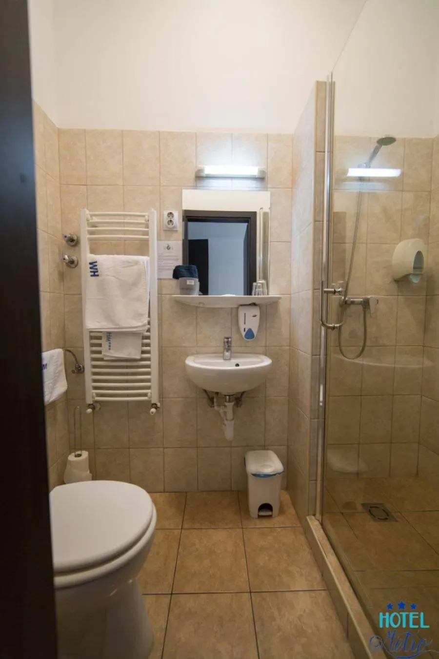 Shower in Hotel Metro