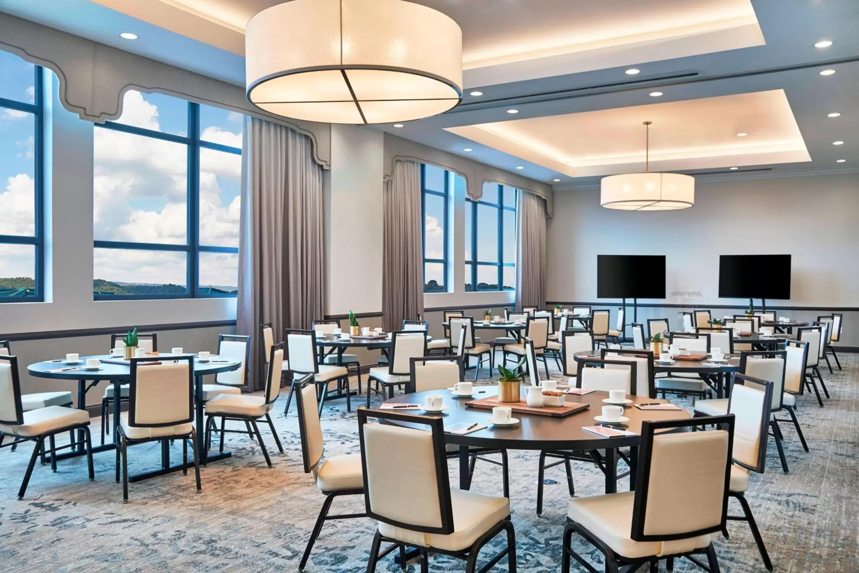 Meeting/conference room, Restaurant/Places to Eat in The Edwin Hotel, Autograph Collection