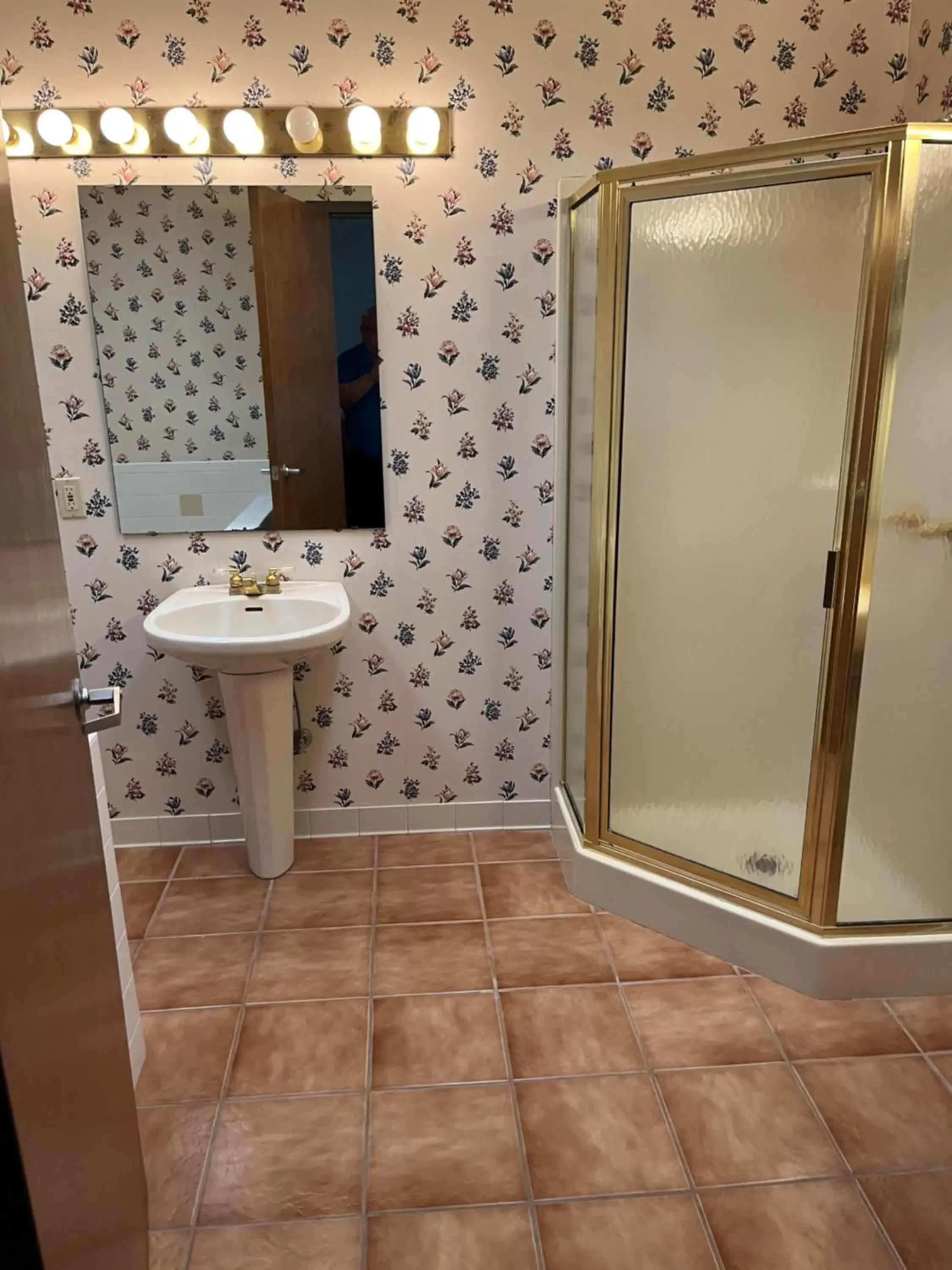 Bathroom in Days Inn & Suites by Wyndham Sutton Flatwoods