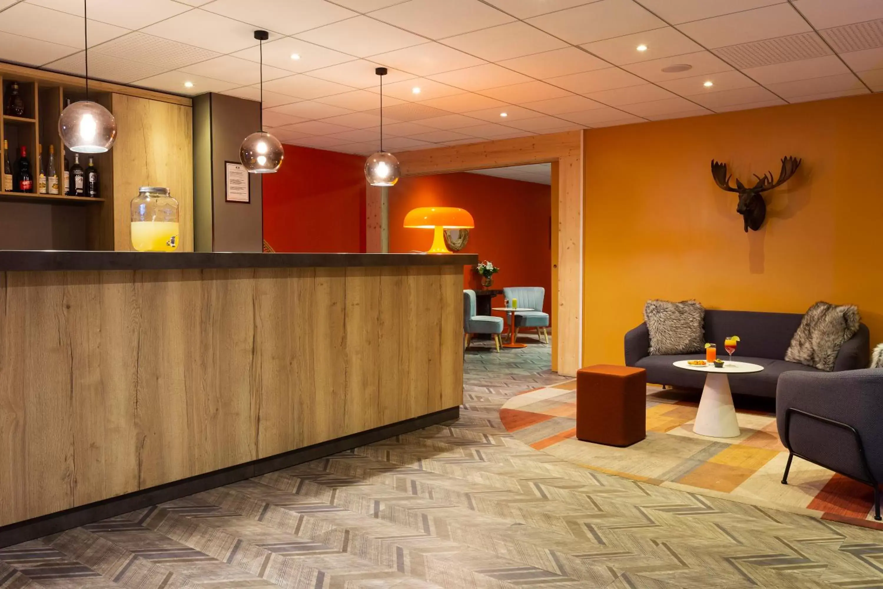 Lounge or bar in SOWELL HOTELS Mont Blanc et SPA Lounge or bar in SOWELL HOTELS Mont Blanc et SPA