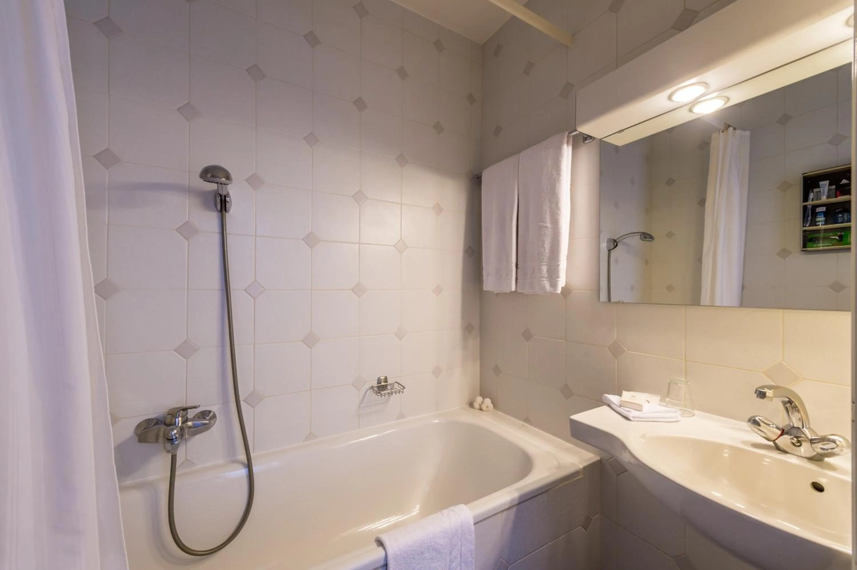 Shower in Hotel Churchill